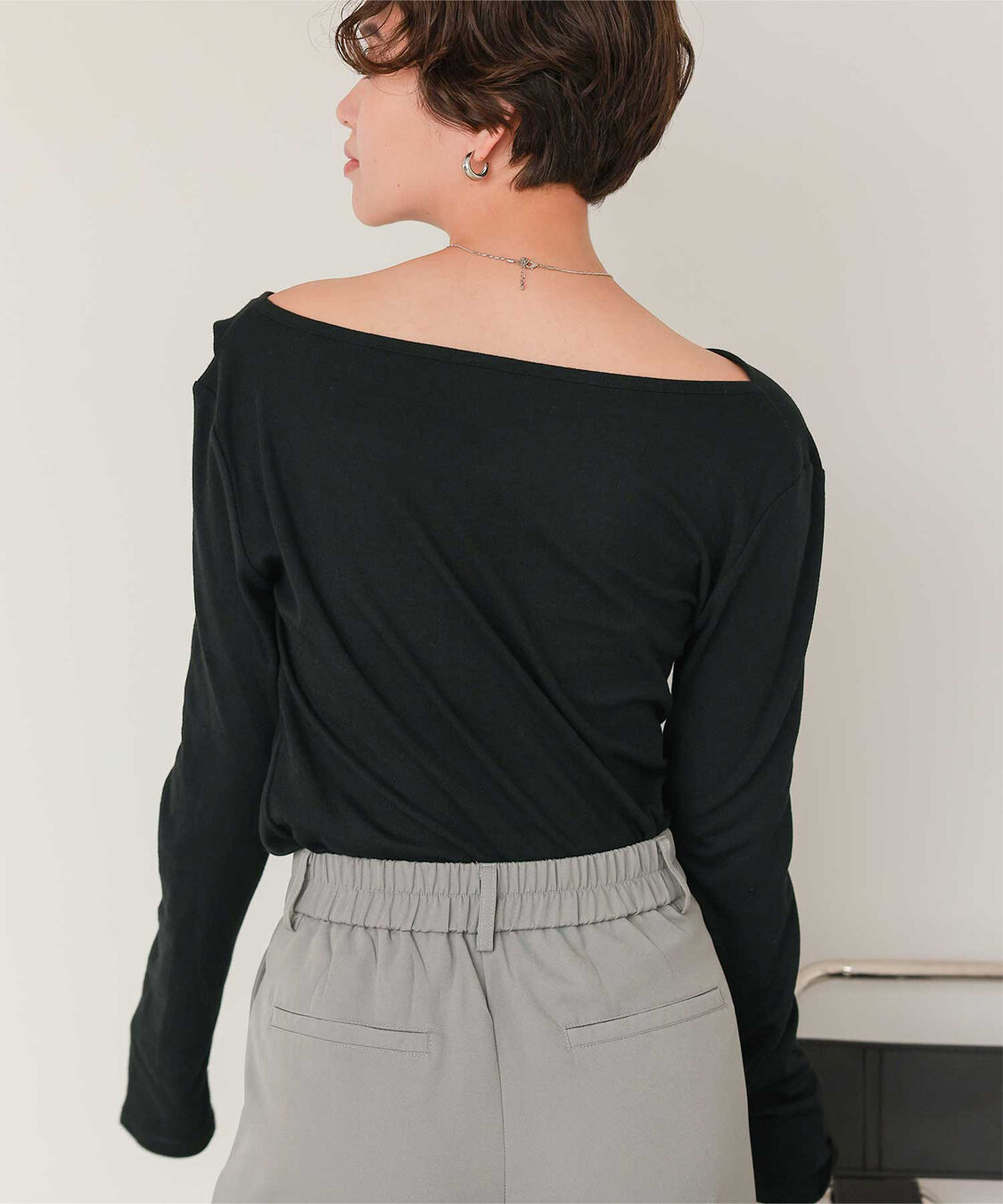 titivate「オフショルダーロングスリーブTシャツ」|Tシャツ・カットソー|