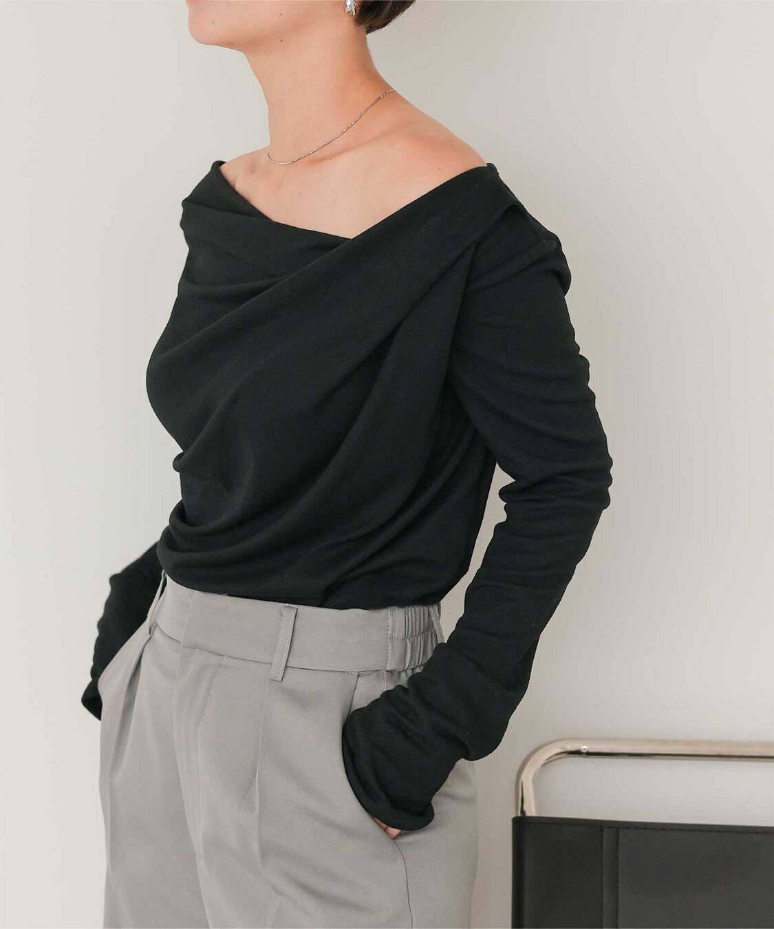 titivate「オフショルダーロングスリーブTシャツ」|Tシャツ・カットソー|
