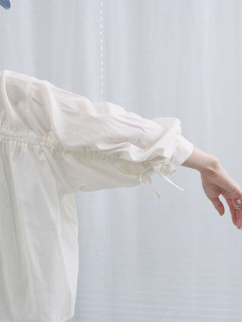 Samansa Mos2 blue「ショート丈シャーリングブラウス」|シャツ・ブラウス|