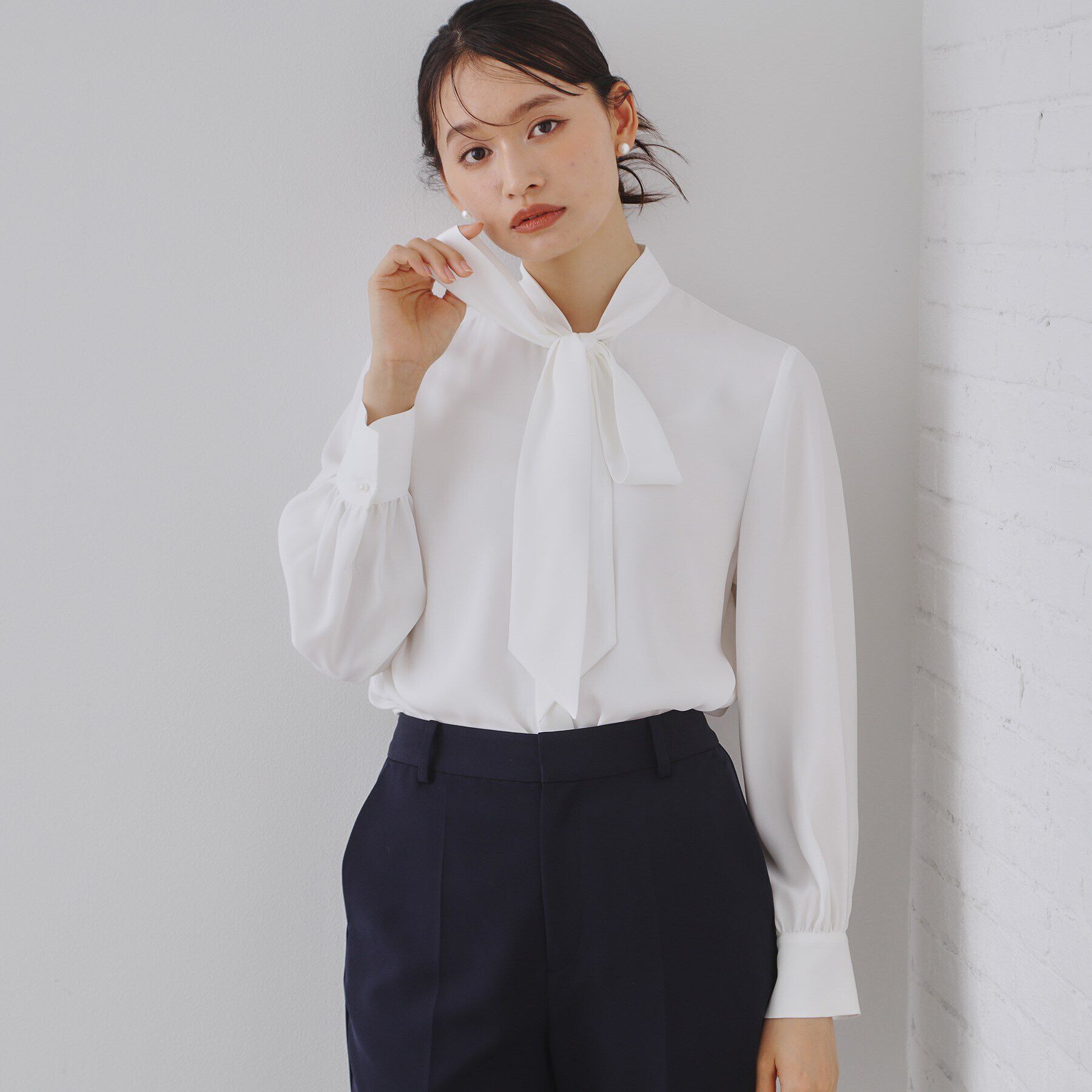 OPAQUE.CLIP「《通勤・セレモニー対応》ボウタイブラウス【洗濯機洗い可】」|シャツ・ブラウス|ホワイト(001)