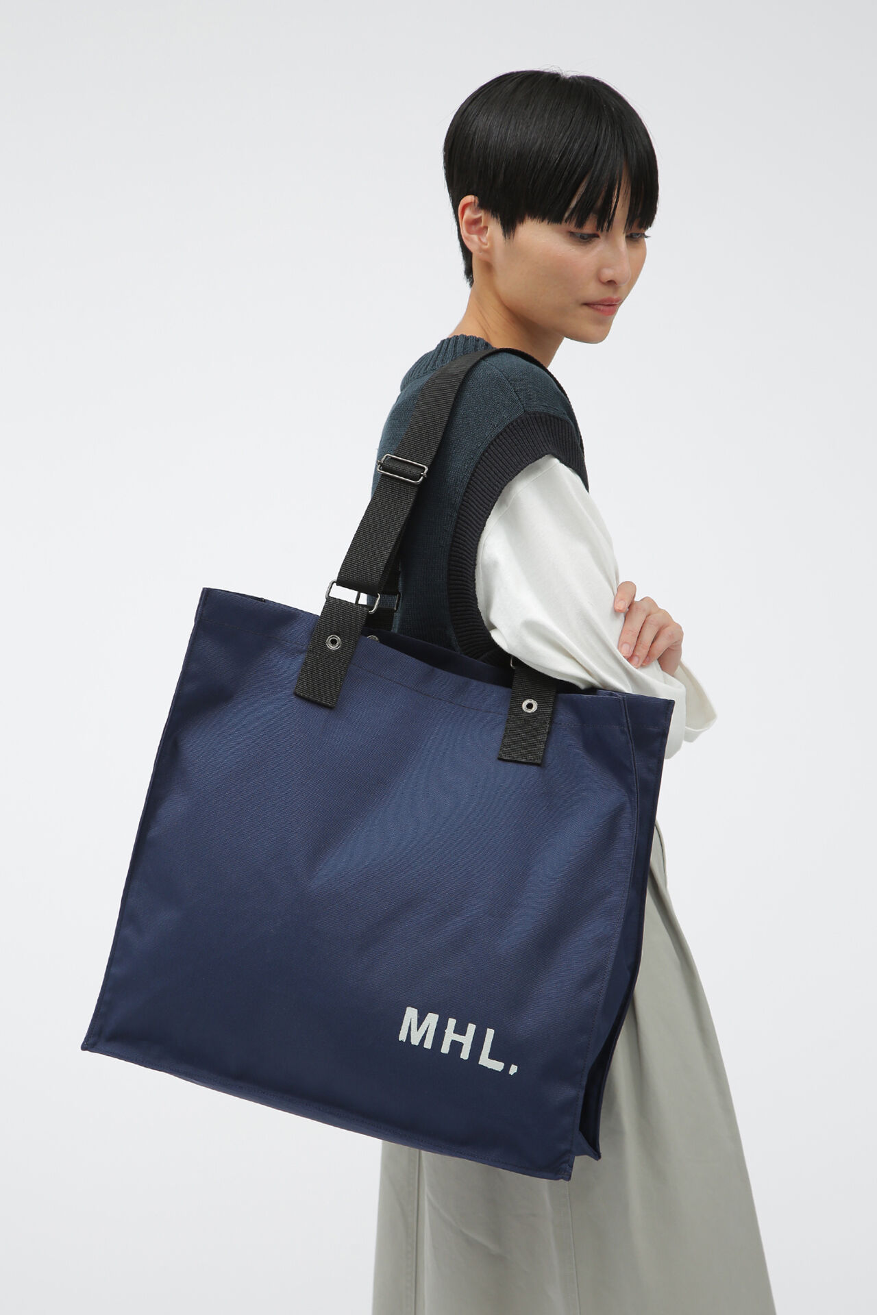 MHL.「ADJUSTABLE STRAP TOTE」|その他|NAVY