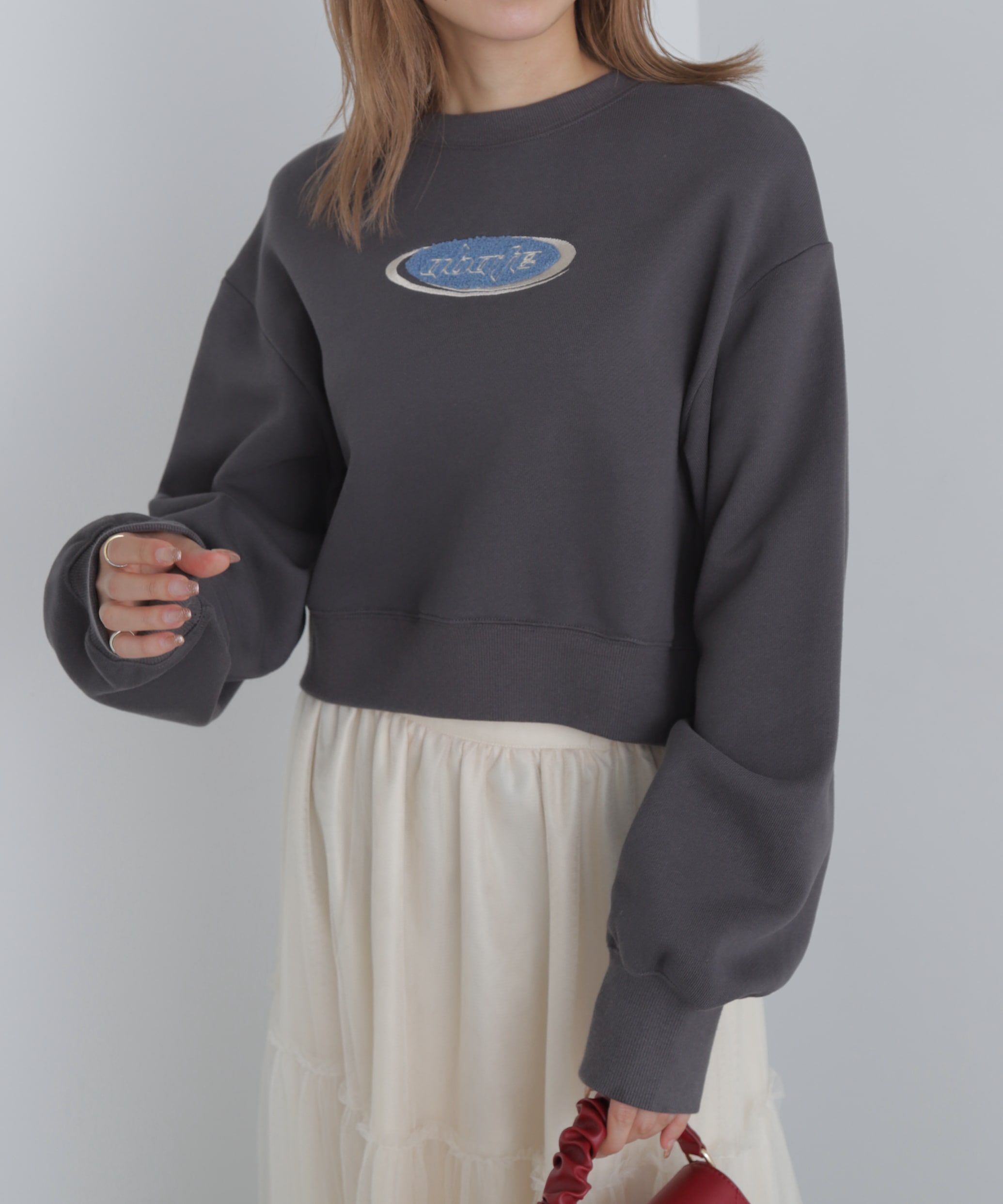  「スポーツロゴサガラ刺繍ショート丈スウェット」|Tシャツ・カットソー|