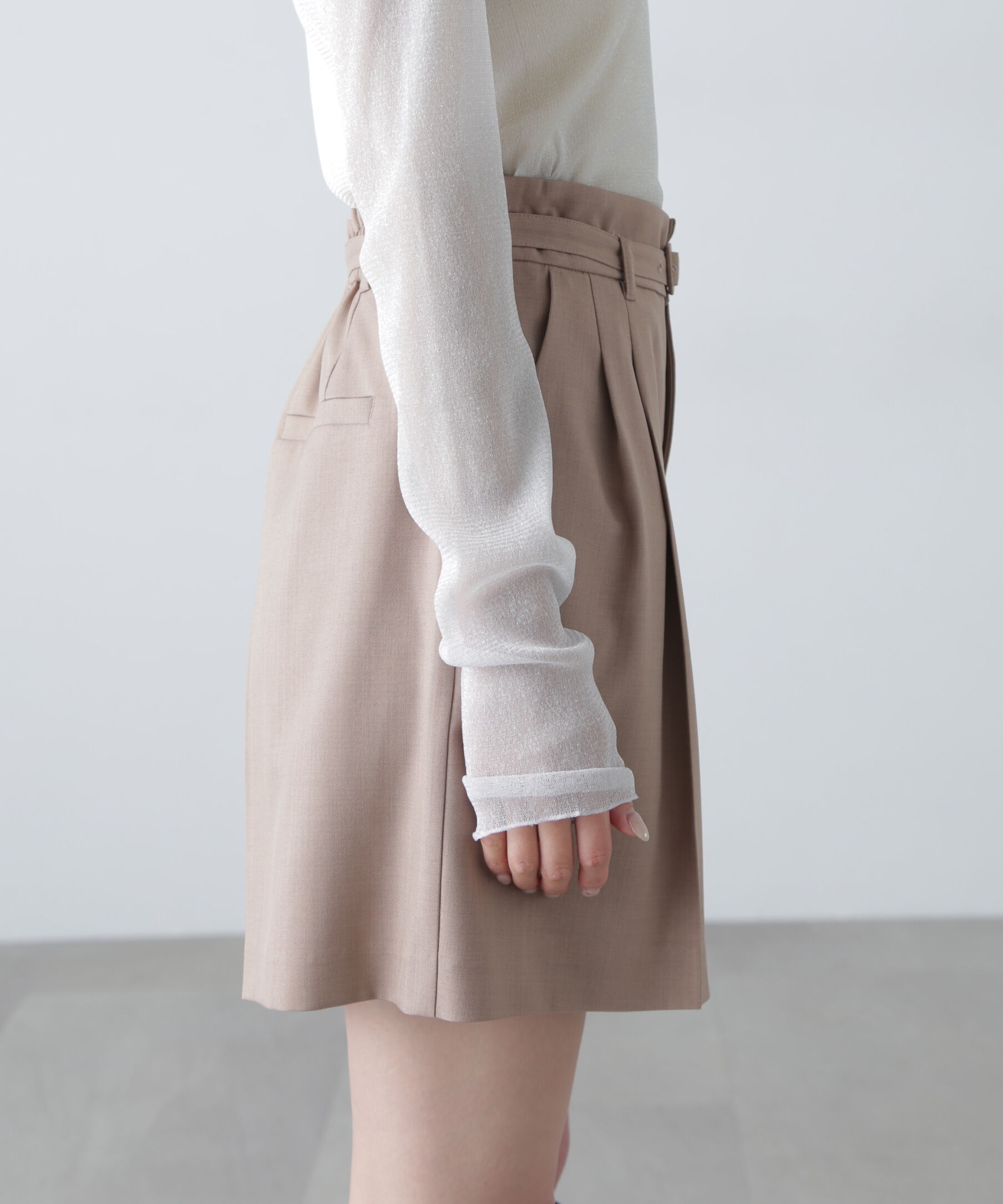  「梳毛調合繊ベルト付きタックショートパンツ」|その他|