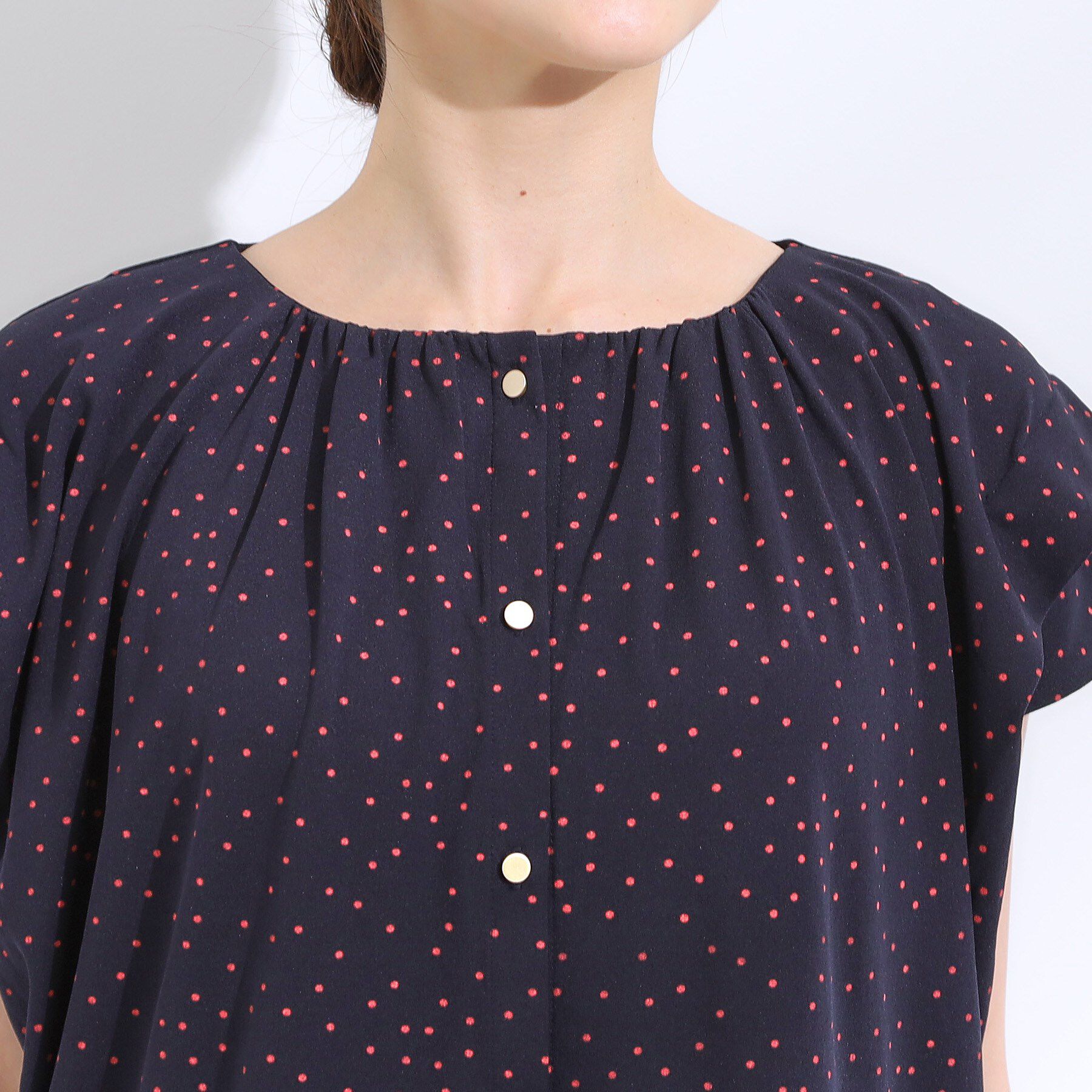 SHOO･LA･RUE「【S-LL/ひんやり】きちんと見えで好印象 ドット柄デザイントップス」|シャツ・ブラウス|