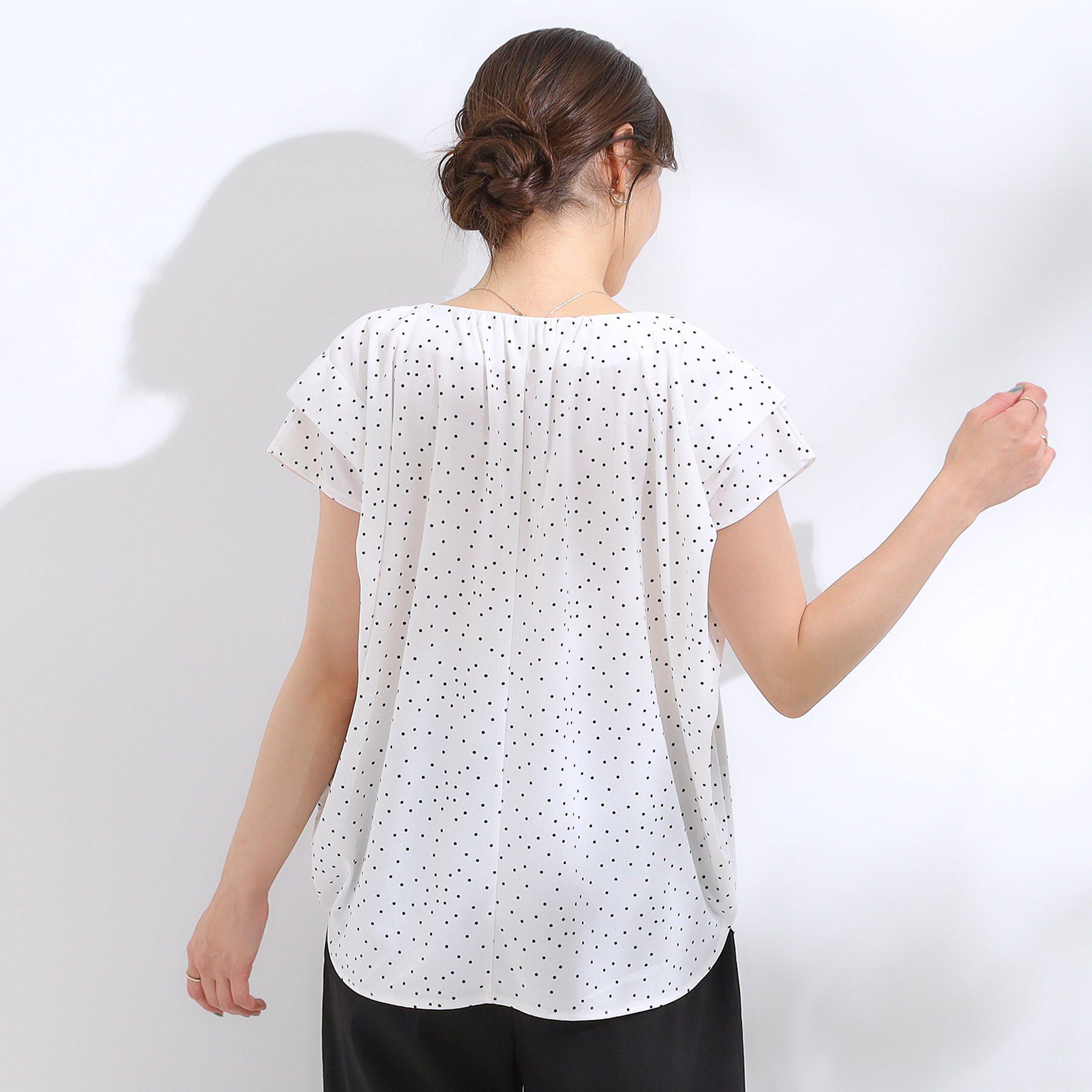 SHOO･LA･RUE「【S-LL/ひんやり】きちんと見えで好印象 ドット柄デザイントップス」|シャツ・ブラウス|
