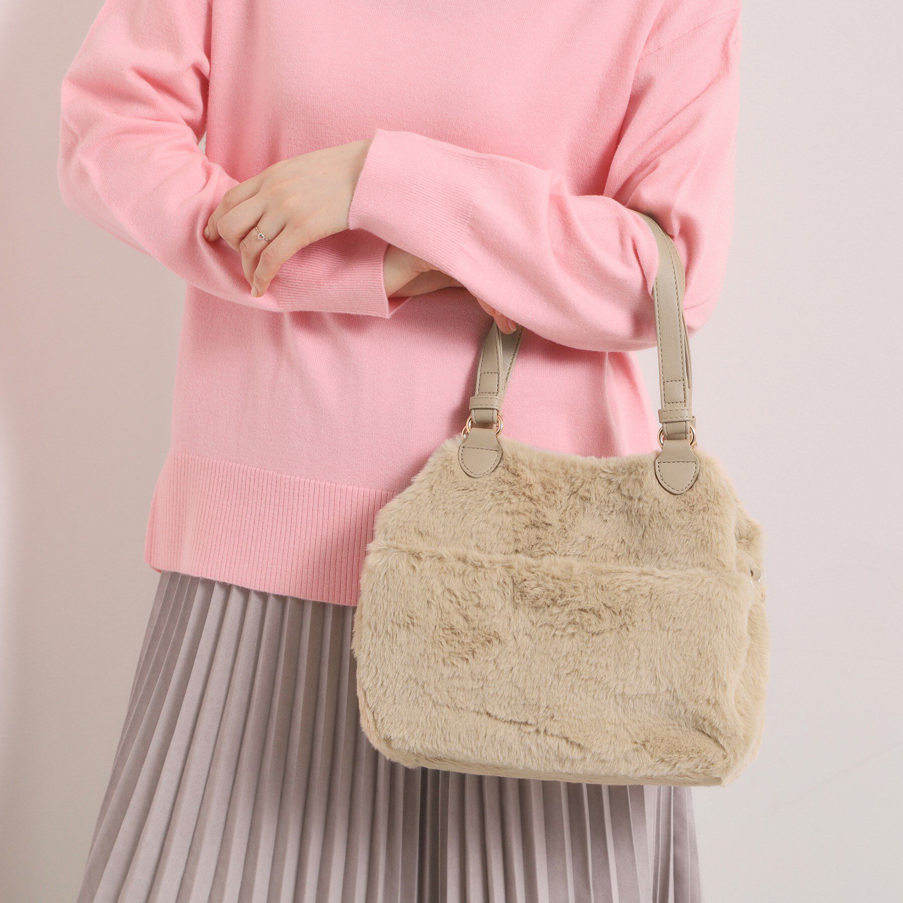 ITS&rsquo;DEMO「【2WAY】両あおりフェイクファートート」|トートバッグ|ベージュ(052)