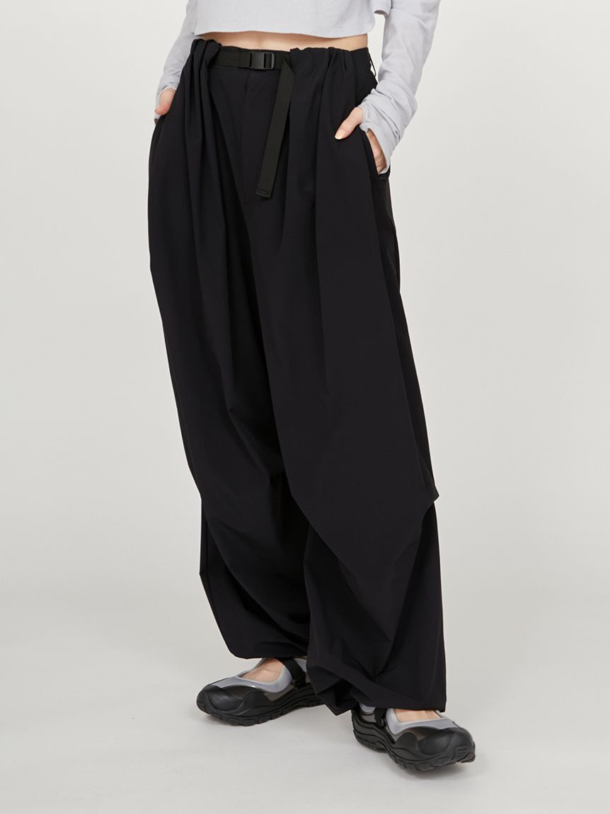 emmi atelier「パラシュートパンツ」|チノ|