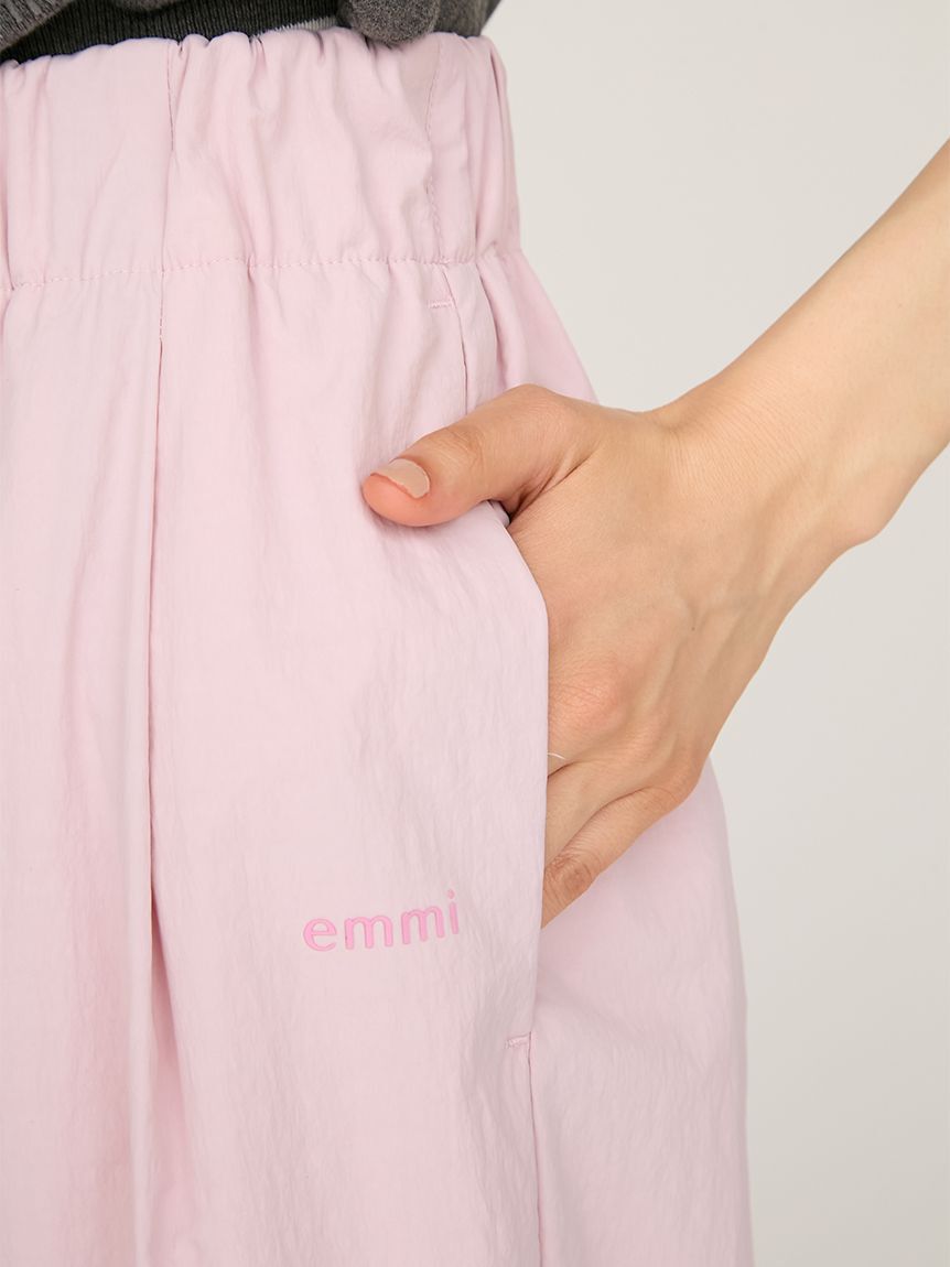 emmi atelier「ナイロンイージーパンツ」|チノ|