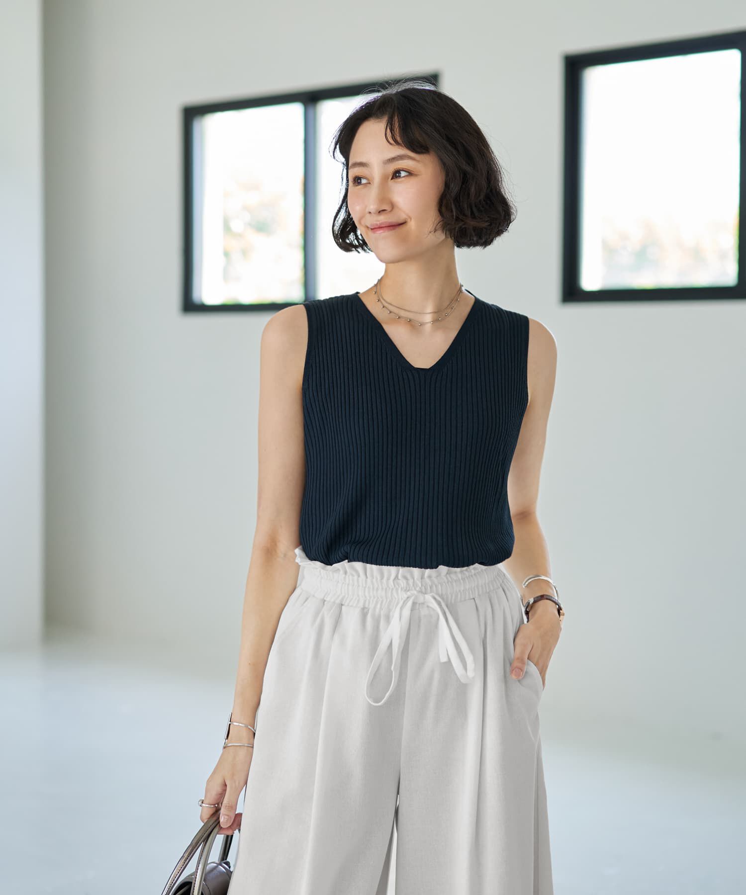 STYLE DELI「薄手なとろみシャリ感Vネックトップス」|ニット・セーター|ネイビー