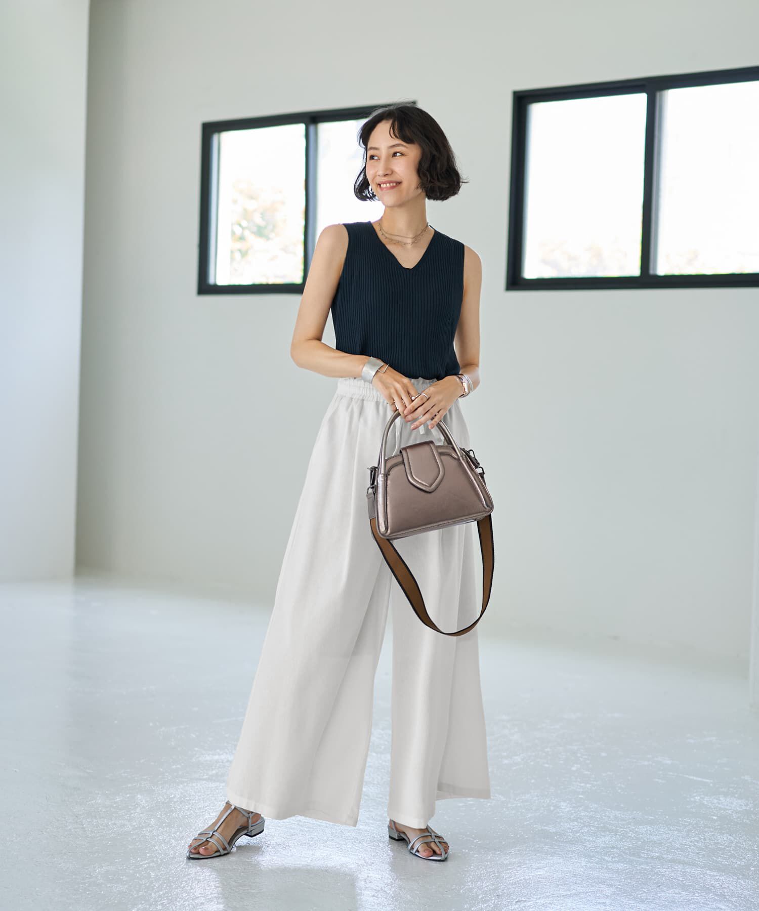 STYLE DELI「薄手なとろみシャリ感Vネックトップス」|ニット・セーター|