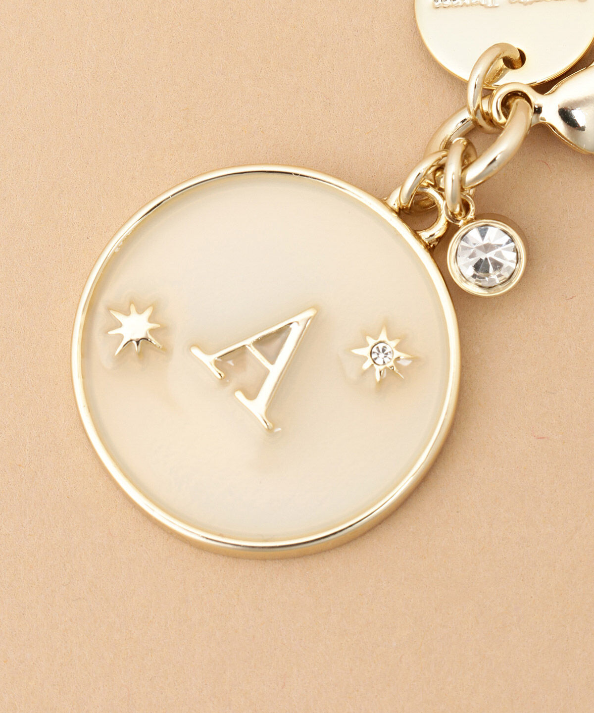 Samantha Thavasa「シャイニーイニシャルファスナーチャーム A」|チャーム・キーホルダー|