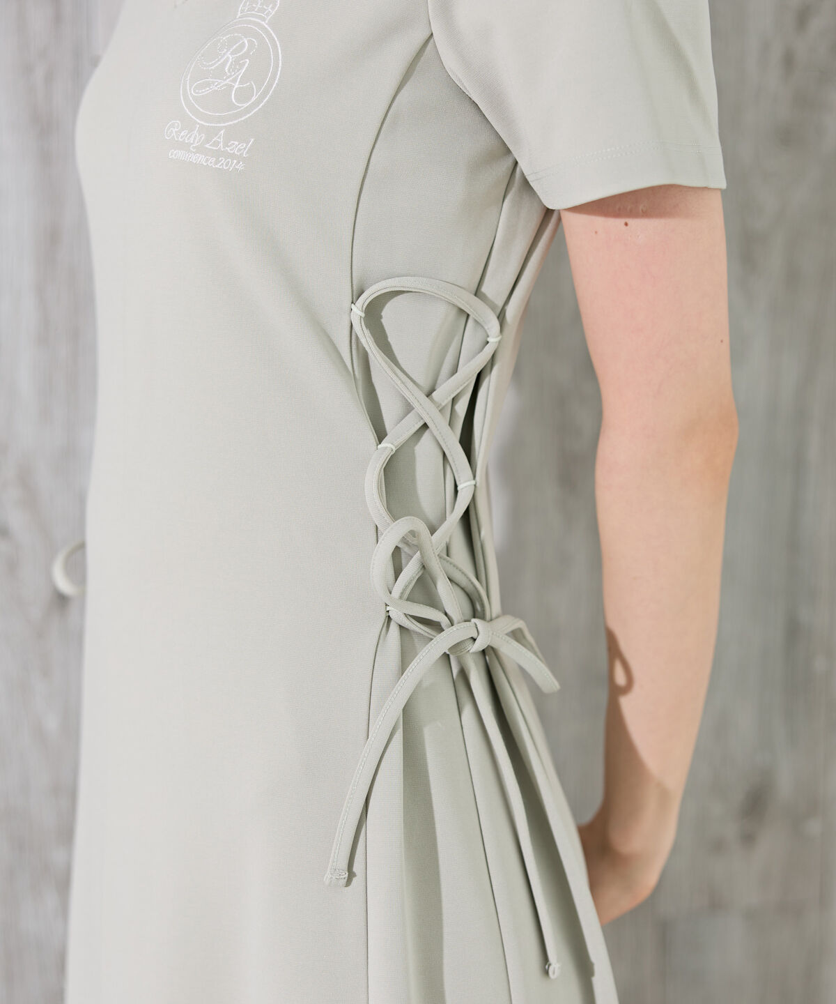 REDYAZEL「エンブレムサイドレースアップロングワンピース」|ワンピース|