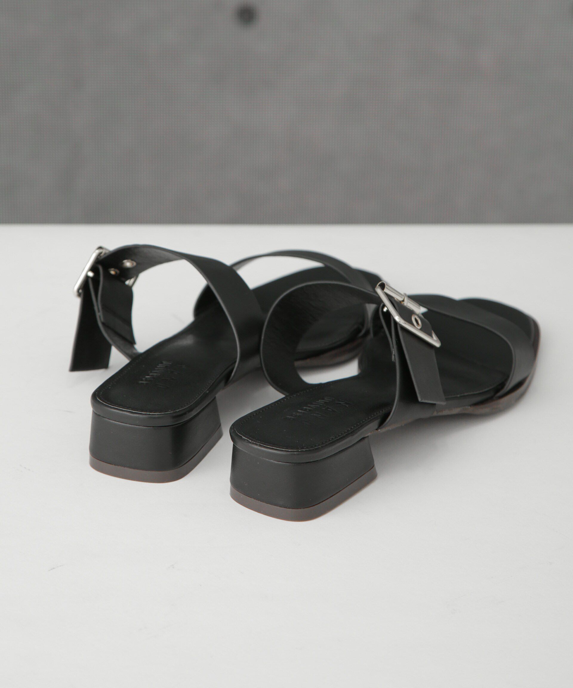 nano･universe「ゴールドバックルサンダル」|サンダル|