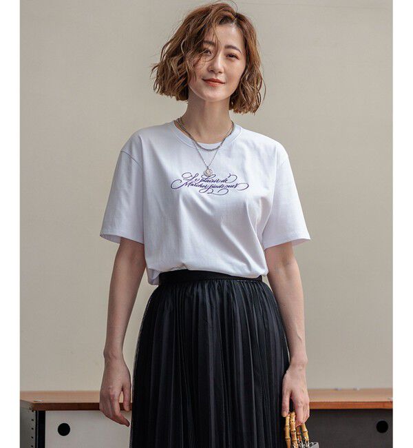 23区「【井波麻里衣さんコラボ】カリグラフィー 刺繍 Tシャツ」|Tシャツ・カットソー|オフ&times;ブラック