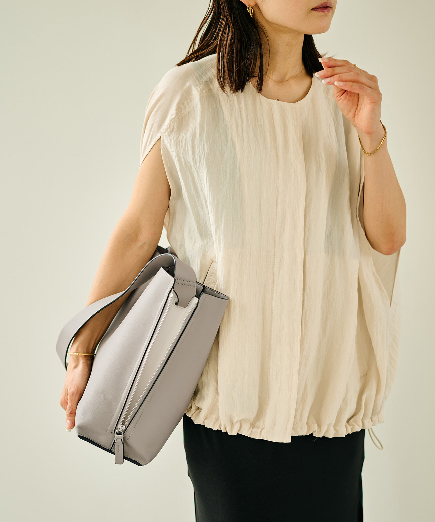E'POR「【E'POR】Y BAG Shoulder Medium（サイドジップショルダーバッグ）【WEB限定/一部店舗限定】【メディア掲載」|ショルダー・メッセンジャー|ライトグレー(08)
