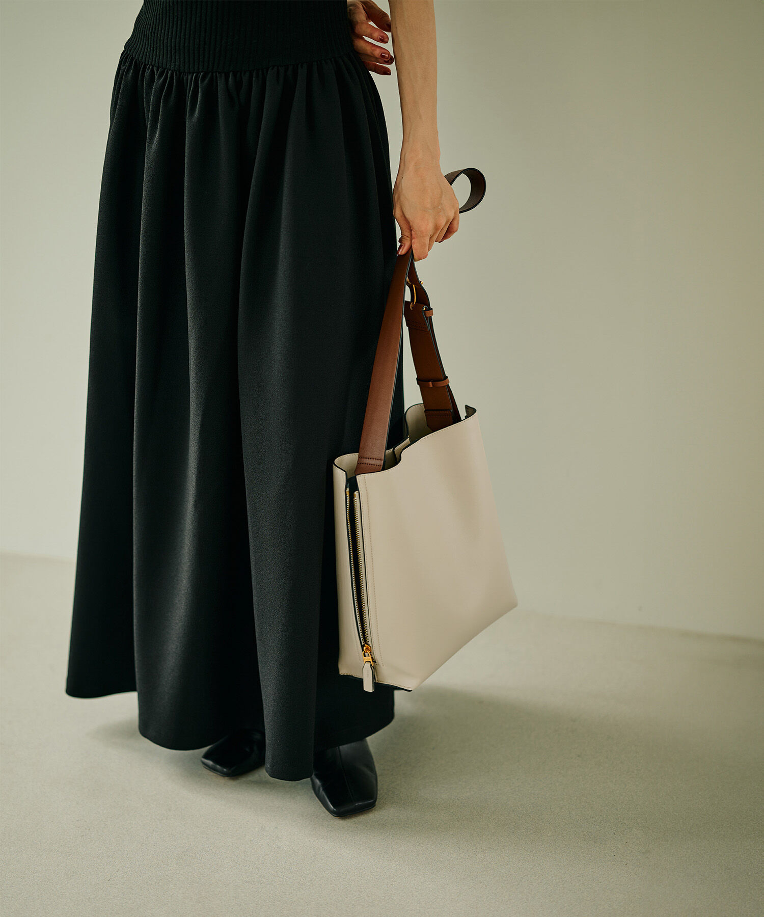 E'POR「【E'POR】Y BAG Shoulder Medium（サイドジップショルダーバッグ）【WEB限定/一部店舗限定】【メディア掲載」|ショルダー・メッセンジャー|