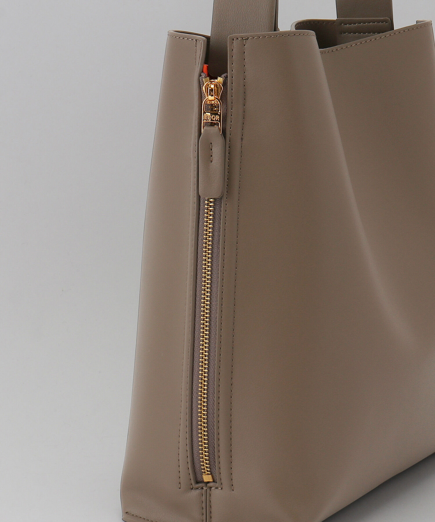 E'POR「【E'POR】Y BAG Shoulder Medium（サイドジップショルダーバッグ）【WEB限定/一部店舗限定】【メディア掲載」|ショルダー・メッセンジャー|