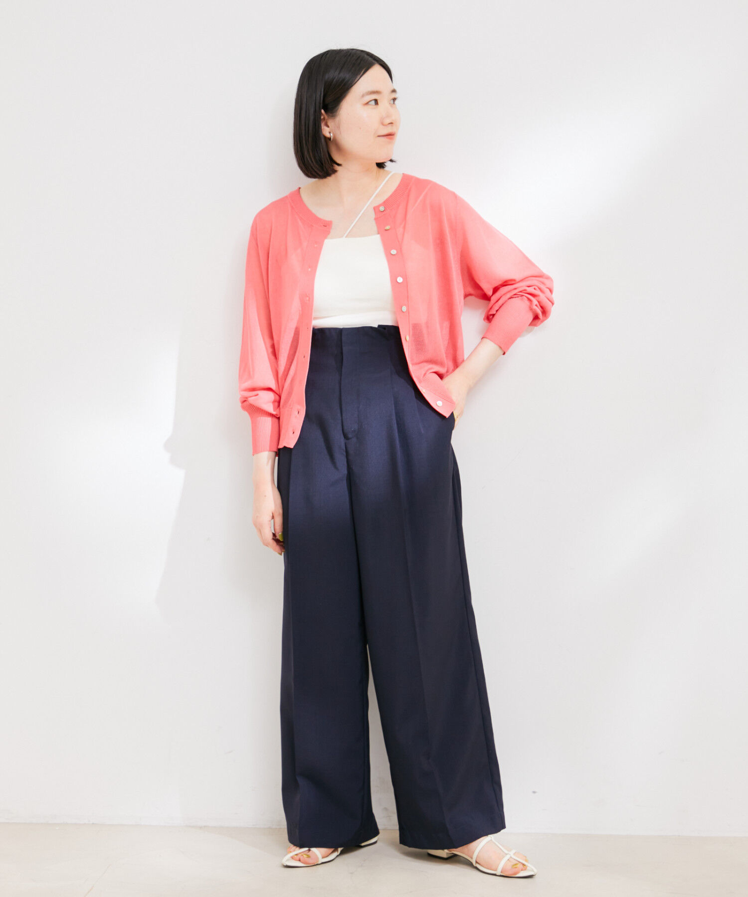 VIS「【洗える】アシンメトリークロスストラップキャミソール」|キャミソール|