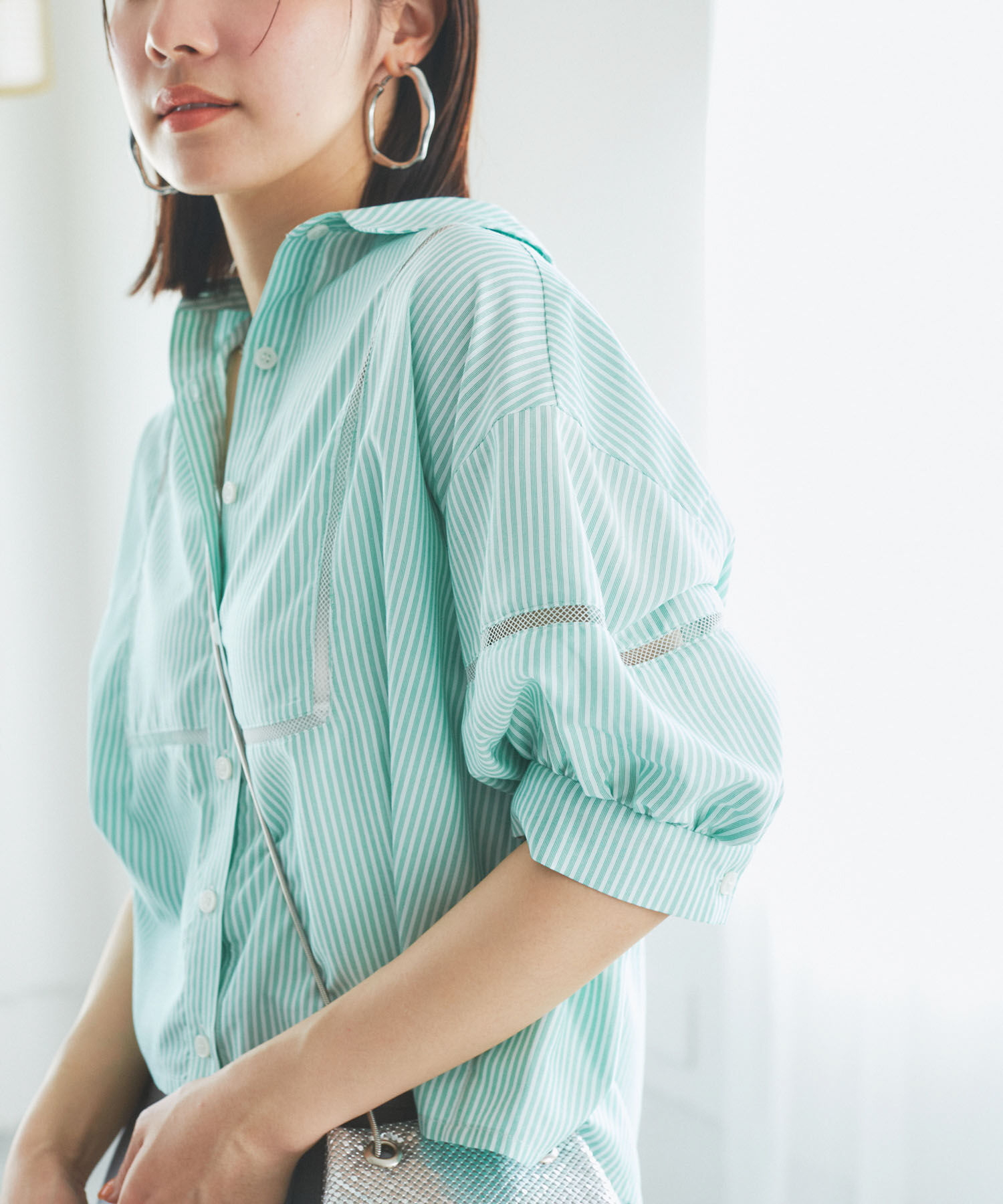 VIS「【接触冷感/防シワ/洗える】レース切替クロップドシャツ」|シャツ・ブラウス|