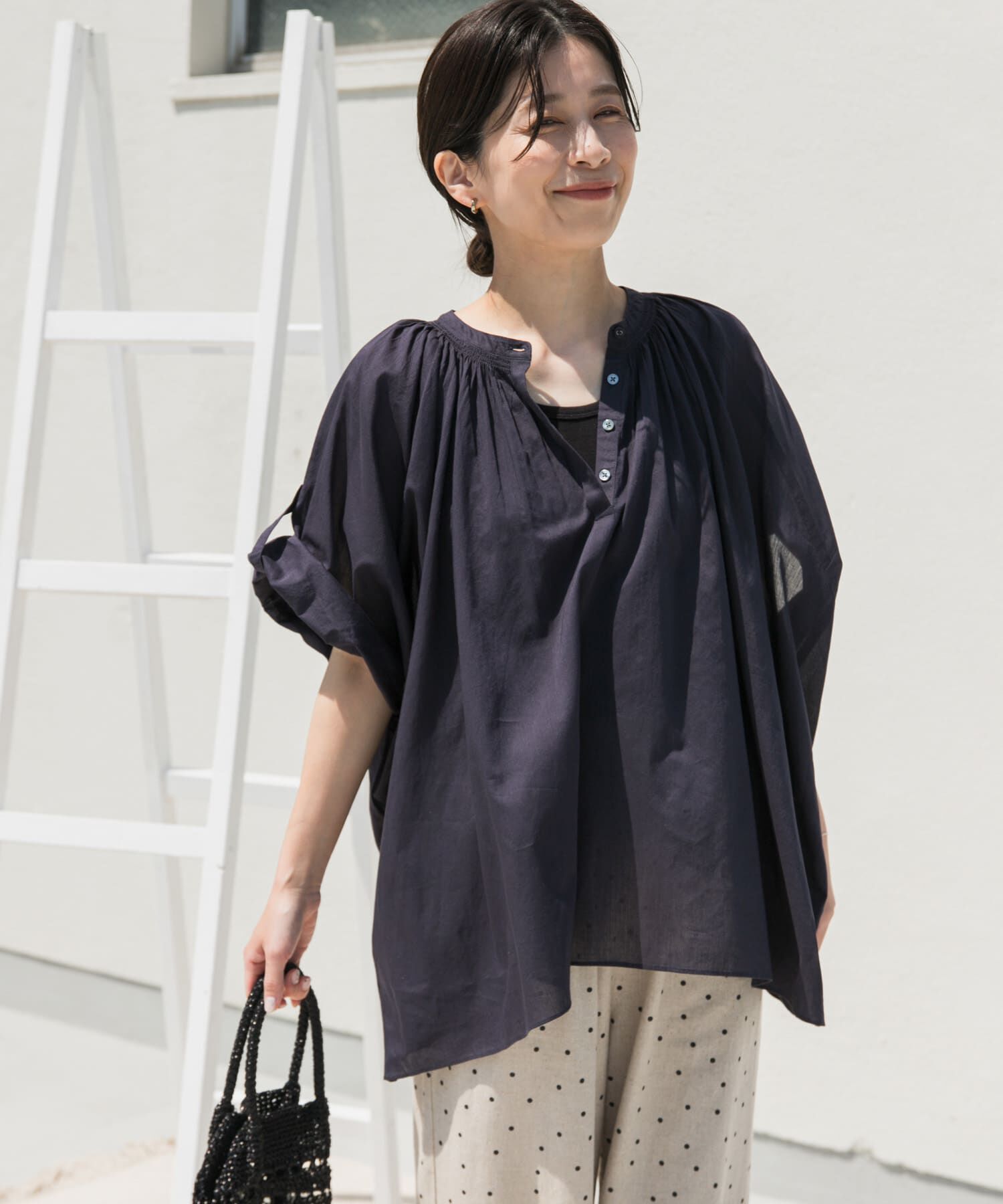 URBAN RESEARCH DOORS「コットンボイルロールアップスリーブブラウス」|シャツ・ブラウス|