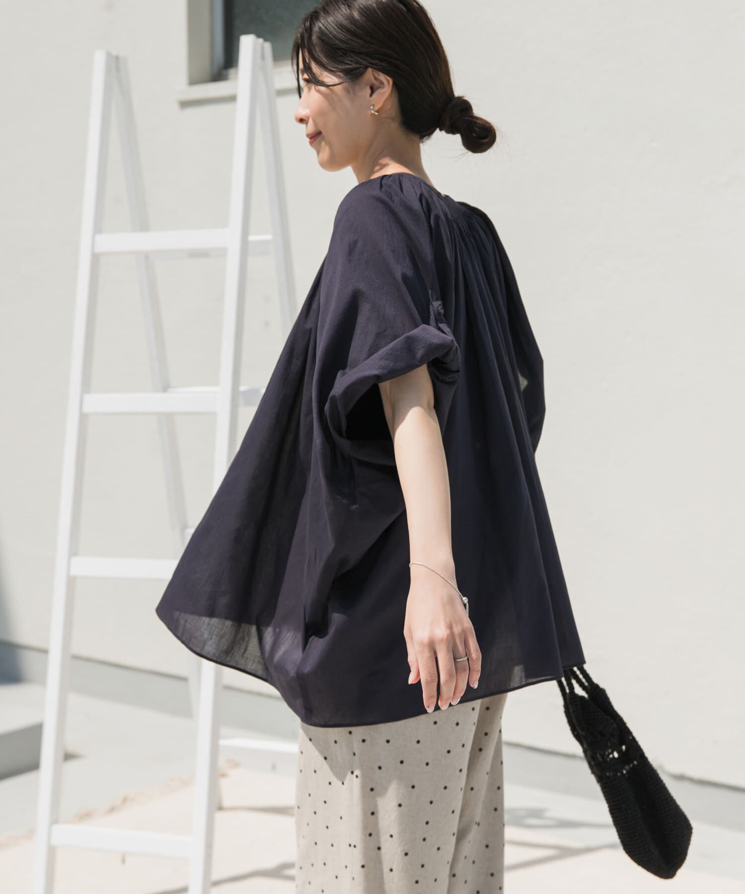 URBAN RESEARCH DOORS「コットンボイルロールアップスリーブブラウス」|シャツ・ブラウス|