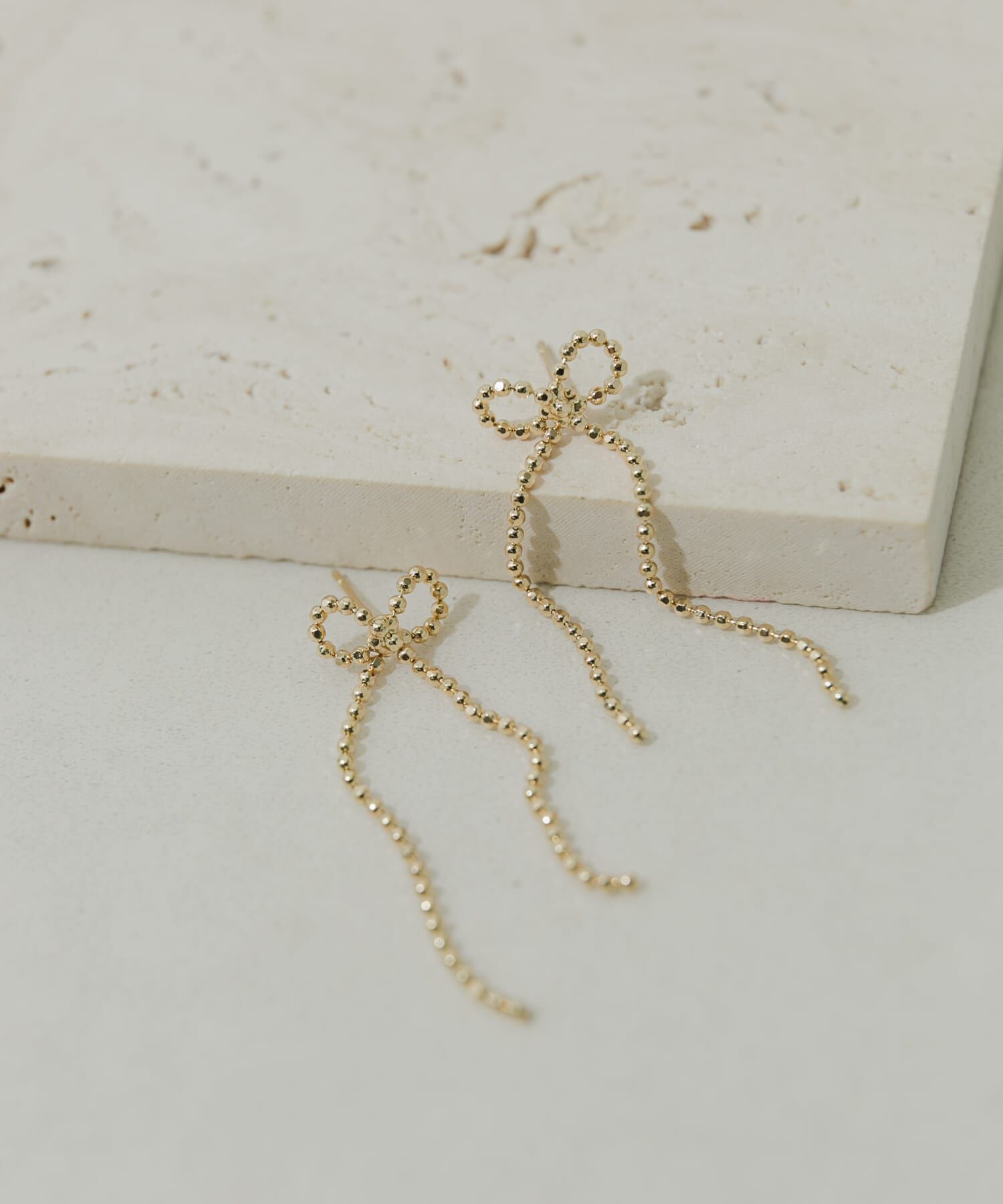 SMELLY「チェーンリボンピアス」|ピアス|ゴールド