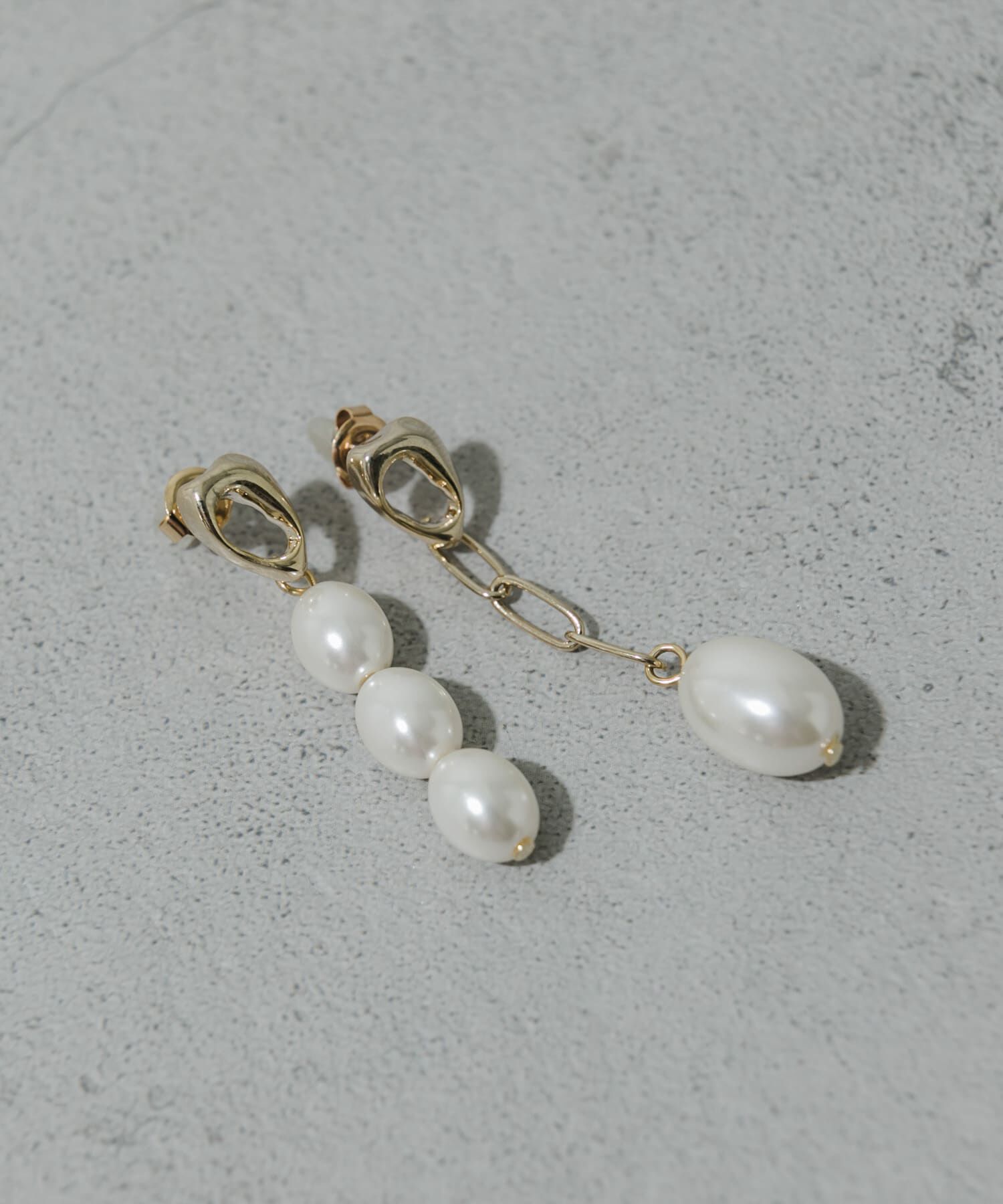 SMELLY「アシメパールスウェイピアス」|ピアス|