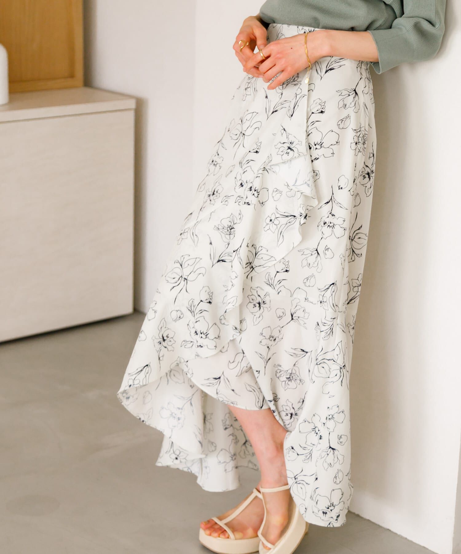 SENSE OF PLACE by URBAN RESEARCH「フラワープリントフリルスカート」|スカート|