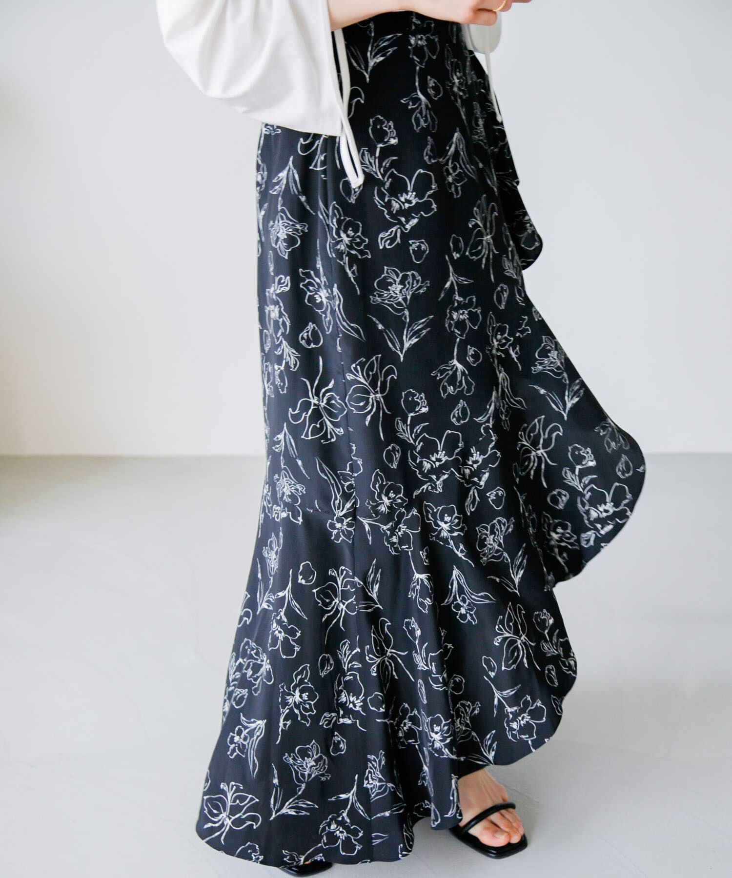 SENSE OF PLACE by URBAN RESEARCH「フラワープリントフリルスカート」|スカート|