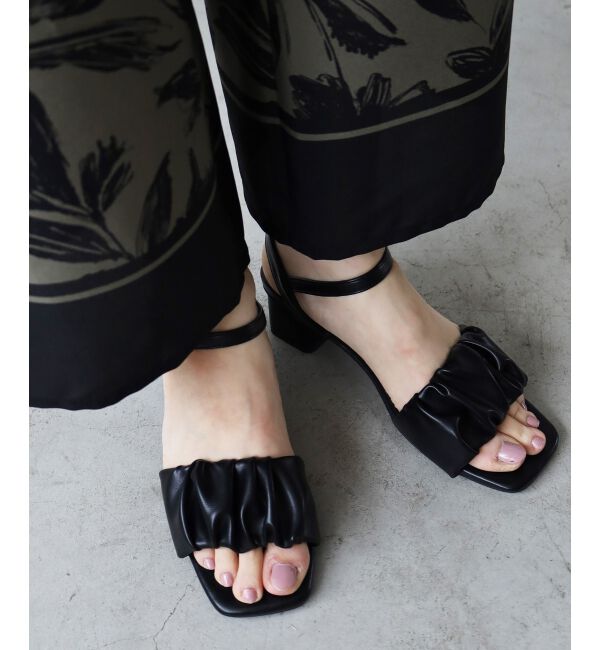  「《WEB限定アイテム》ギャザーストラップサンダル」|サンダル|