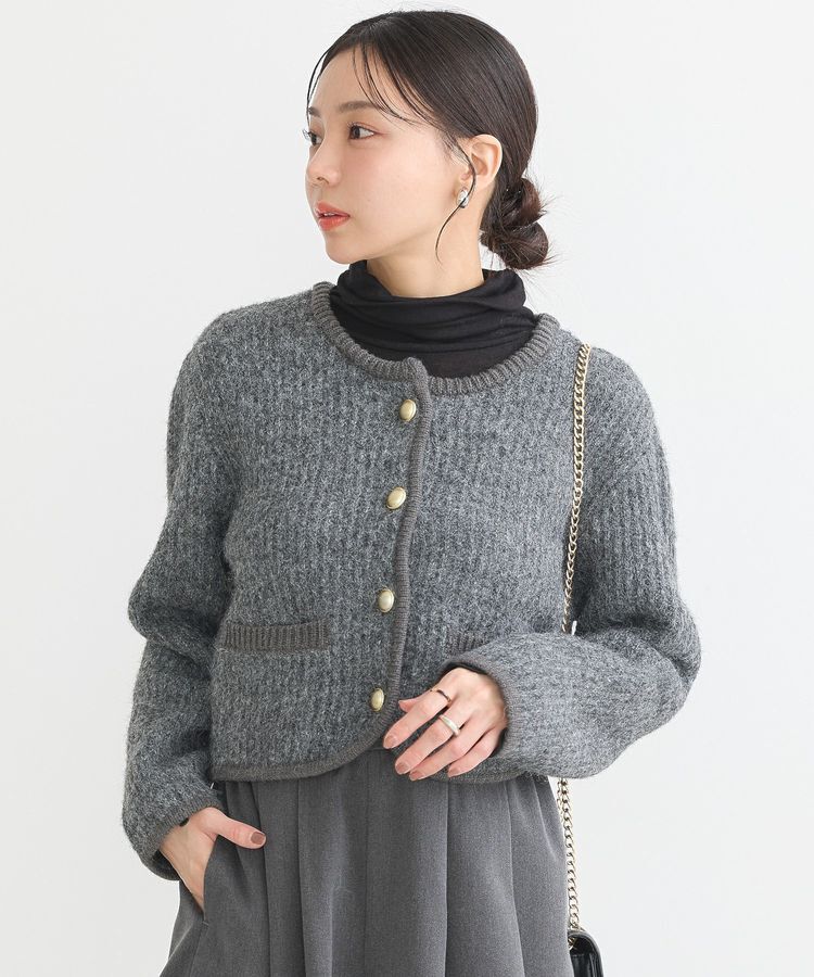 earth music&ecology「【WEB限定】ゴールド釦ショートニットカーディガン」|カーディガン|Charcoal Gray