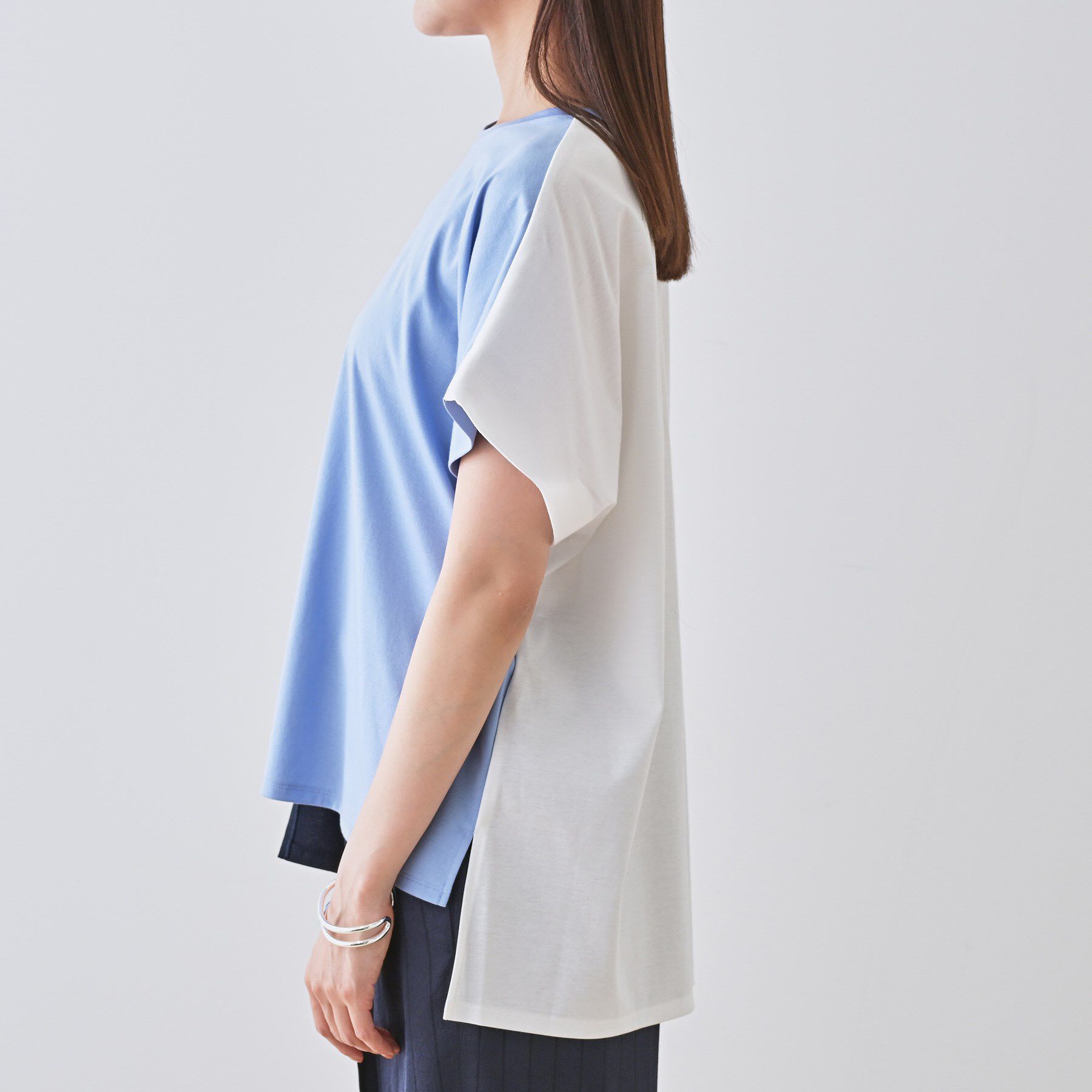 INDIVI「【洗える／汗ジミ防止】バイカラー＆アシメヘム Tシャツ」|Tシャツ・カットソー|