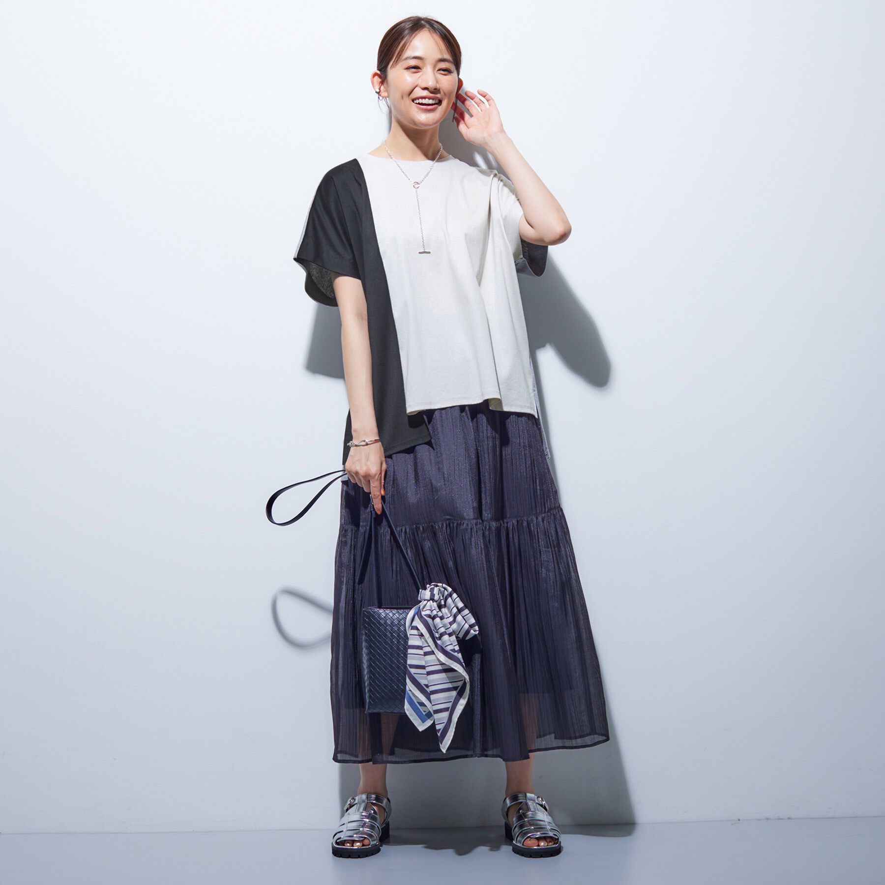 INDIVI「【洗える／汗ジミ防止】バイカラー＆アシメヘム Tシャツ」|Tシャツ・カットソー|