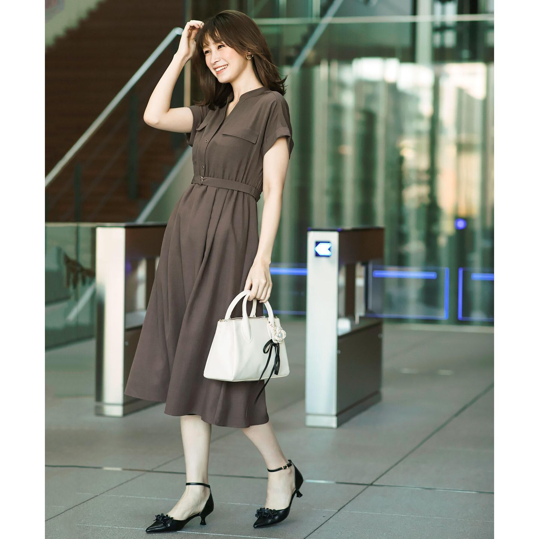 index「《7色展開/XS-LLサイズ》ダブルポケットスキッパーシャツワンピース【吸水速乾/防シワ/イージーア」|ワンピース|ブラウン(043)