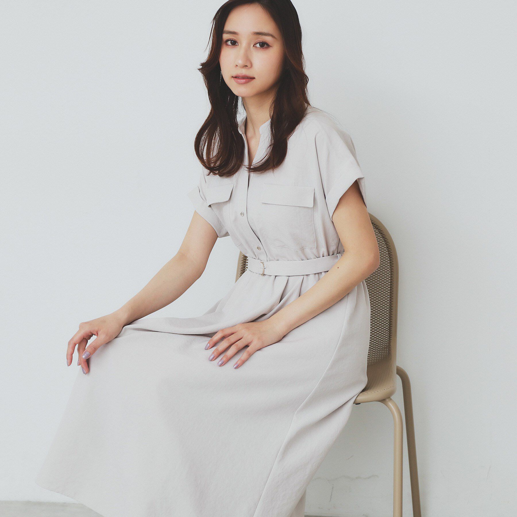 index「《7色展開/XS-LLサイズ》ダブルポケットスキッパーシャツワンピース【吸水速乾/防シワ/イージーア」|ワンピース|グレージュ(850)