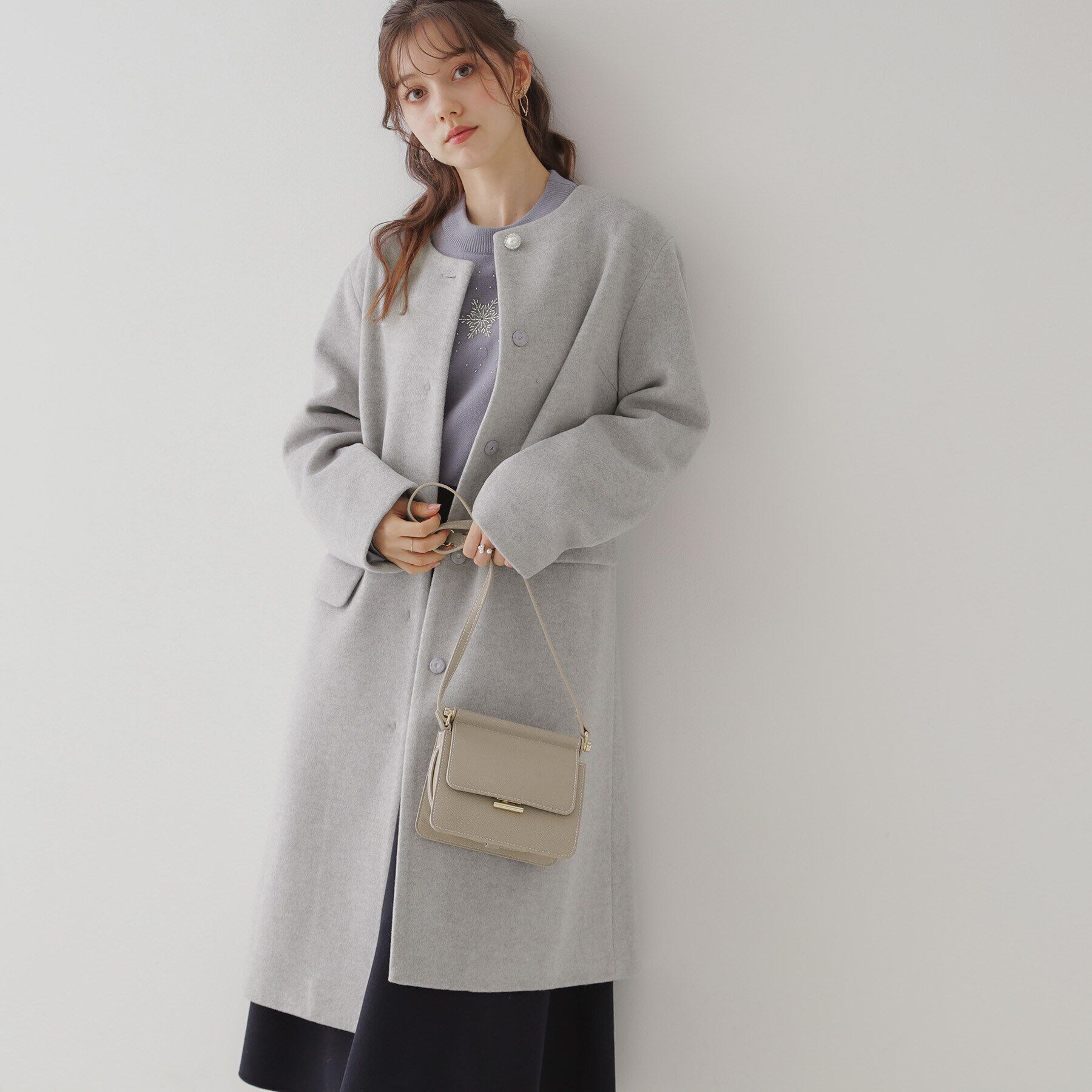 Couture broach「【プチプラ・華やかさを高める】ビジュー釦ロングコート」|ノーカラーコート|