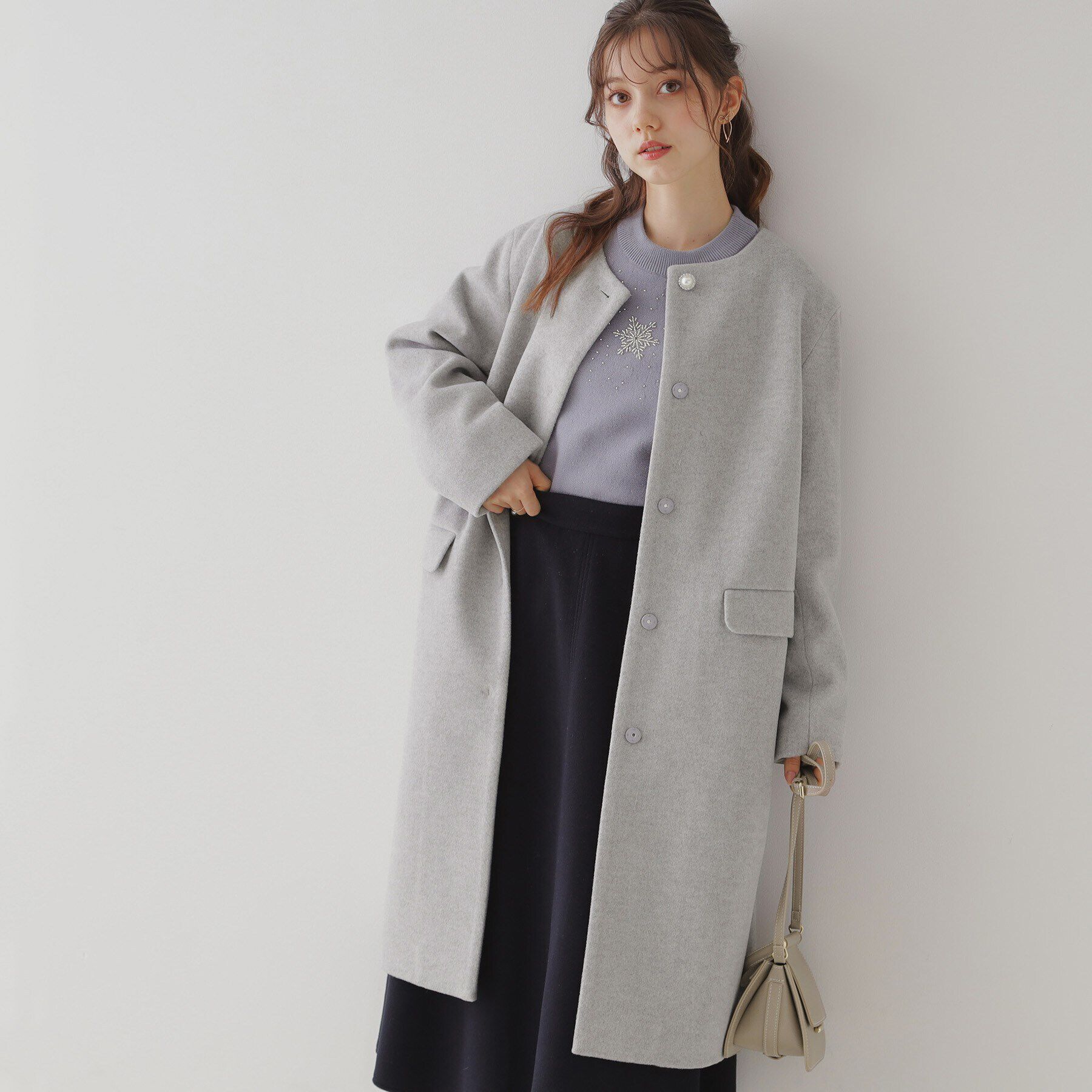 Couture broach「【プチプラ・華やかさを高める】ビジュー釦ロングコート」|ノーカラーコート|