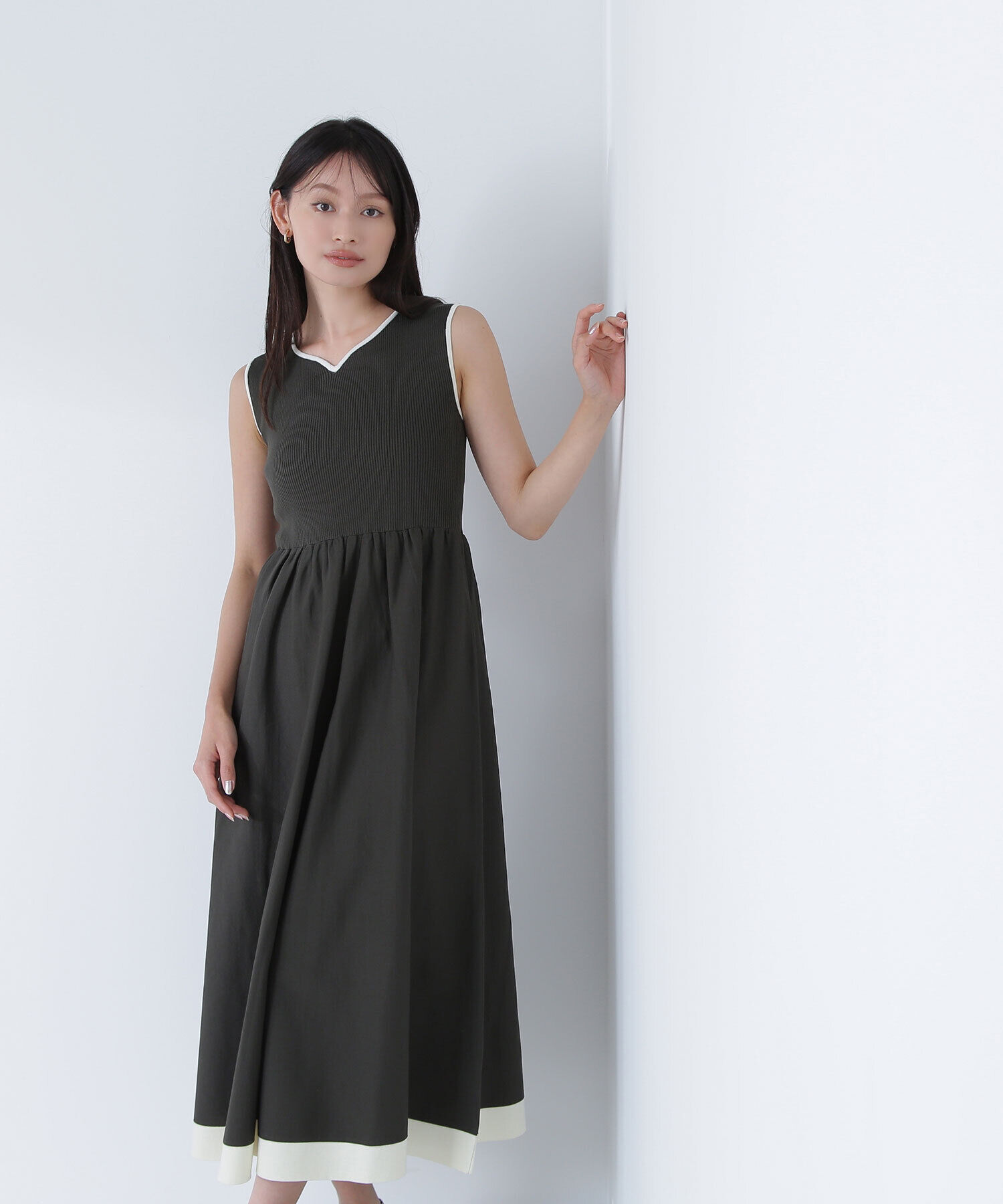  「バイカラーニュアンスネックニットワンピース」|ワンピース|カーキ&times;オフ2