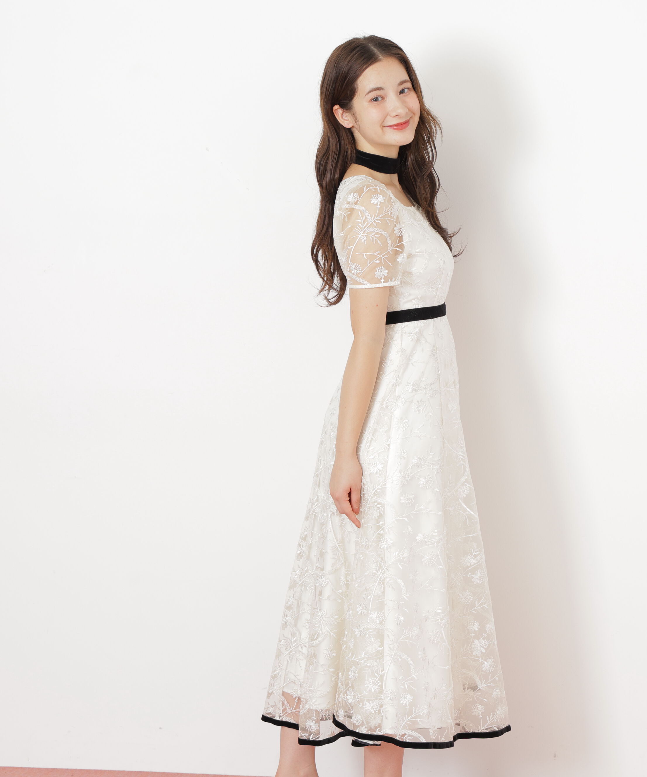  「＜ｍｉｋｕさんコラボ＞エンブロイダリーレースドレス」|ワンピース|