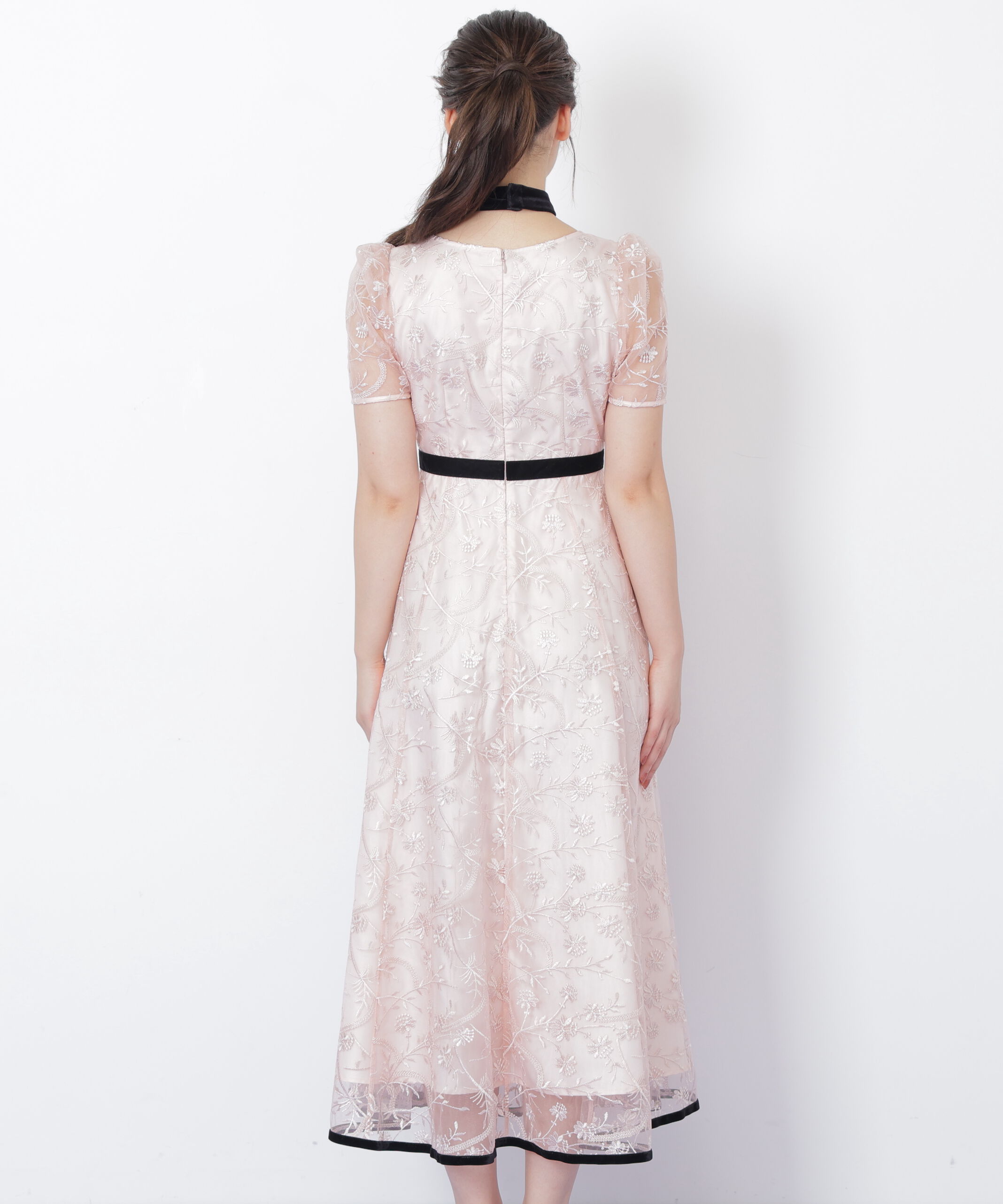  「＜ｍｉｋｕさんコラボ＞エンブロイダリーレースドレス」|ワンピース|