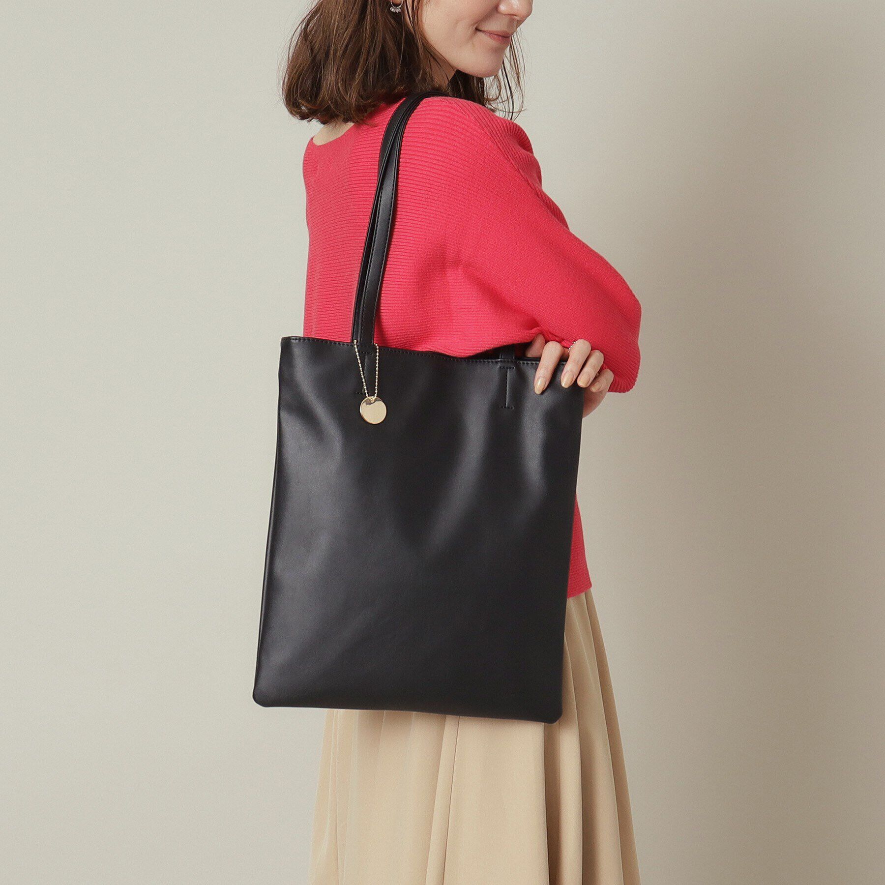 ITS&rsquo;DEMO「【A4対応】コインチャーム付薄マチトート」|トートバッグ|ブラック(019)