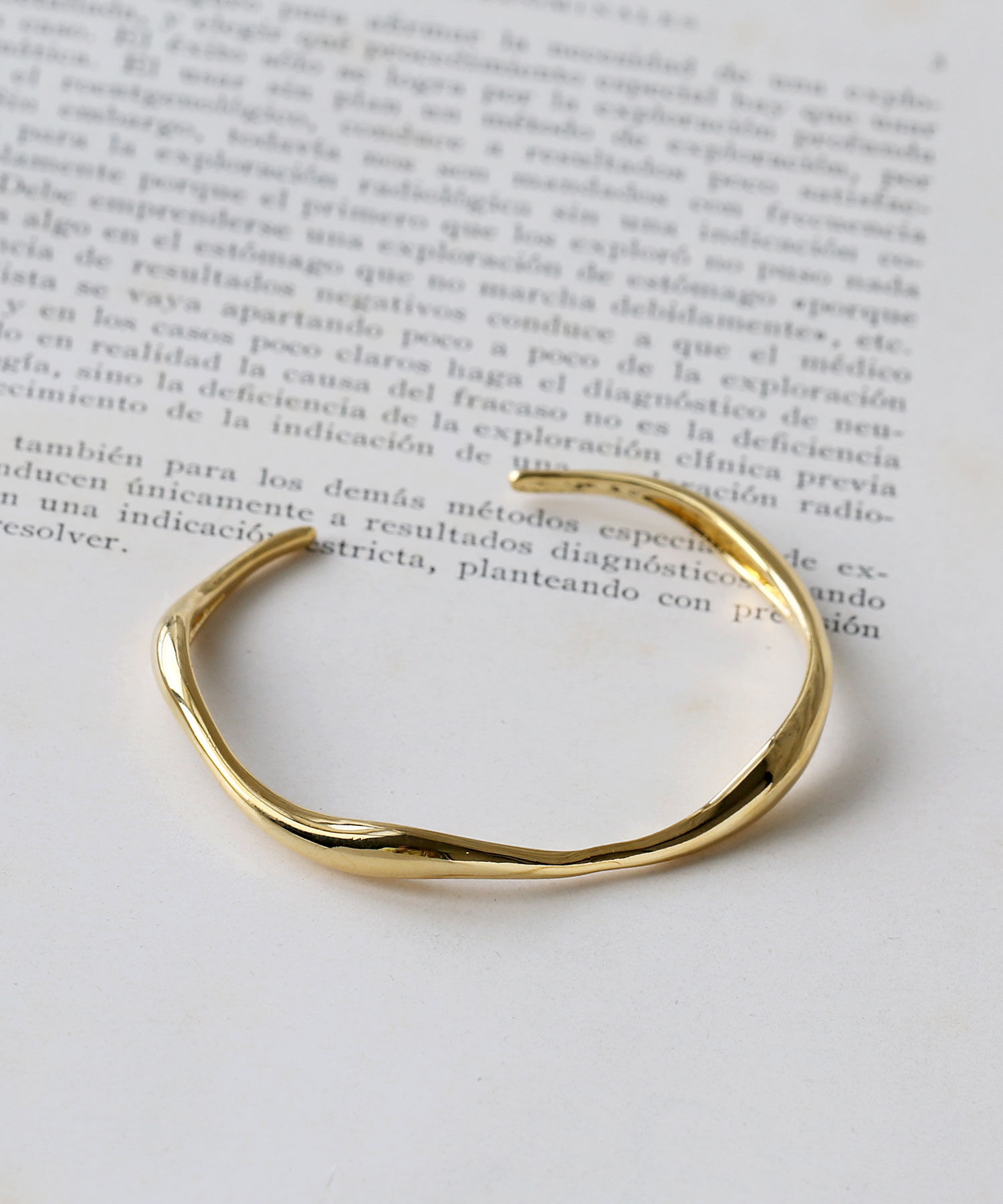 colleca la「ドローイングウェーブバングル」|ブレスレット・バングル|ゴールド