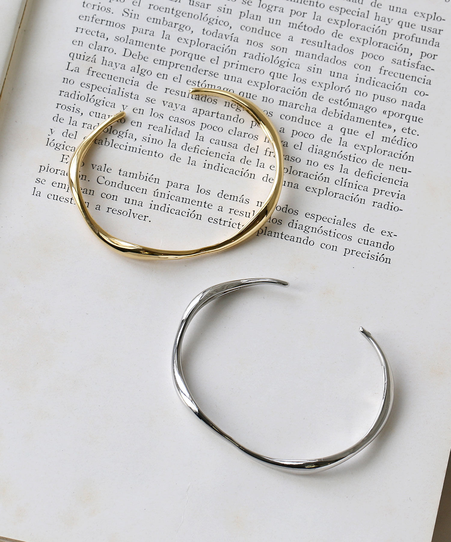 colleca la「ドローイングウェーブバングル」|ブレスレット・バングル|