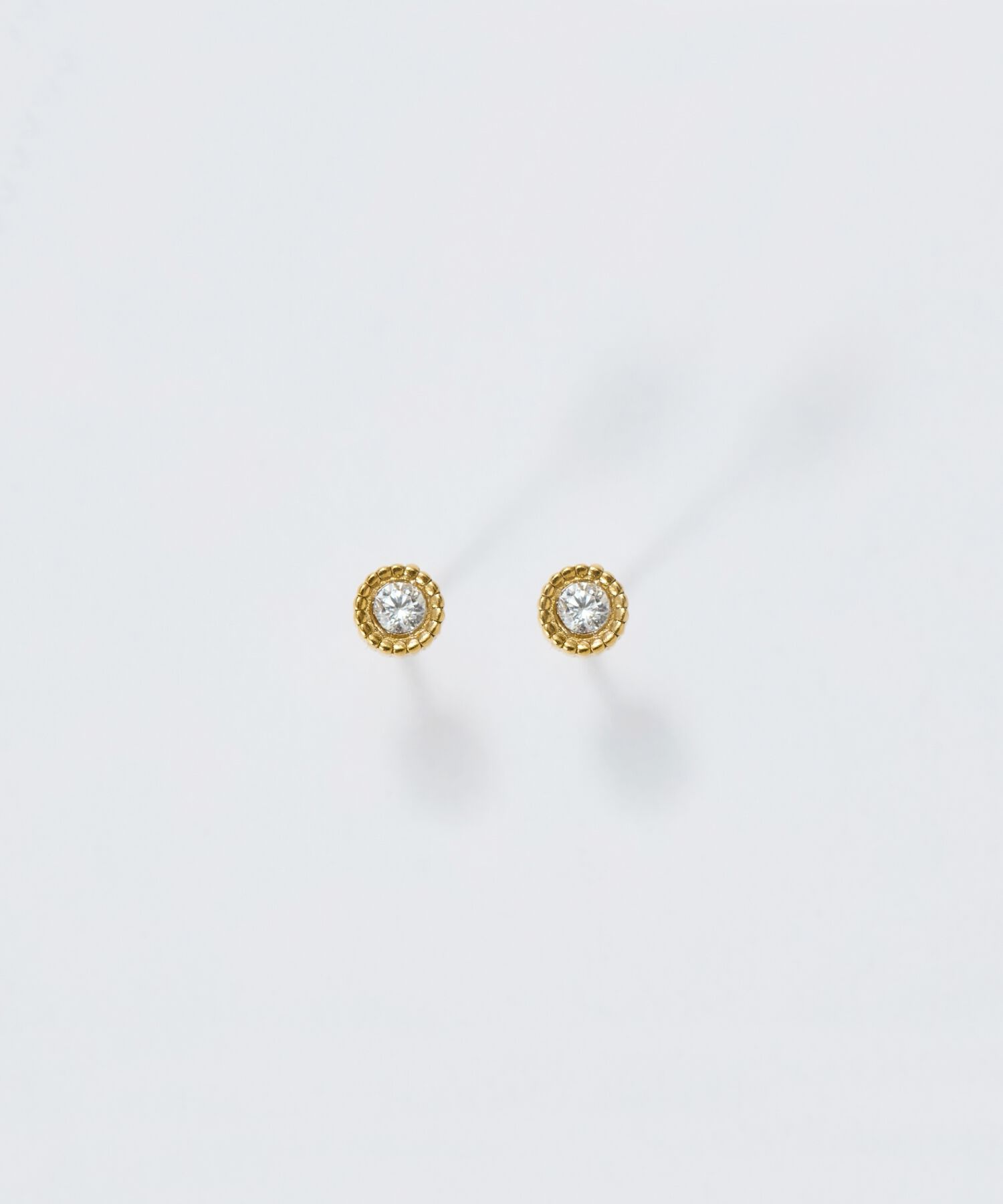 Phoebe「【金属アレルギー対応】プチシャイニングピアス　ゴールド/サージカルステンレス」|ピアス|