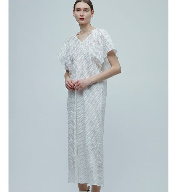BEIGE,「VIVIENNE / Vネックワンピース」|ワンピース|Ecru