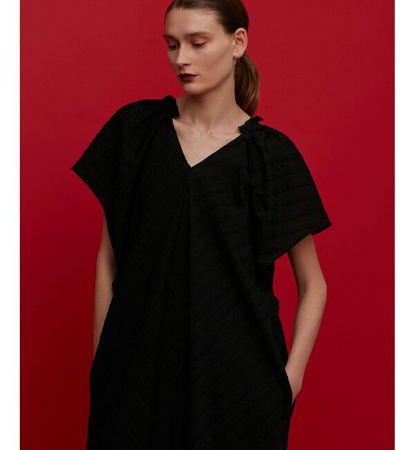 BEIGE,「VIVIENNE / Vネックワンピース」|ワンピース|