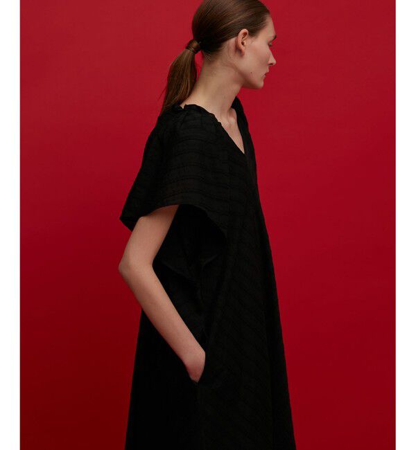 BEIGE,「VIVIENNE / Vネックワンピース」|ワンピース|