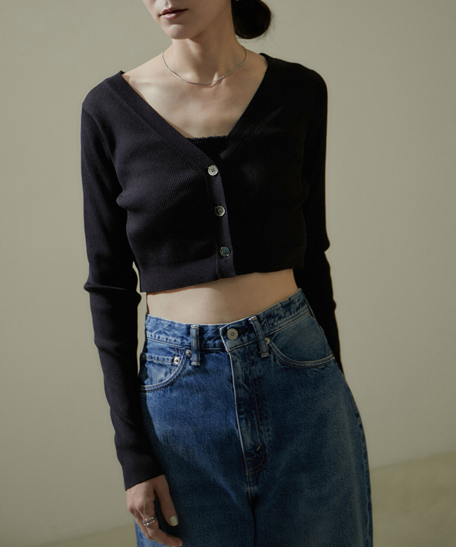 SALON adam et rope'「ウォッシャブルシルククロップドVネックカーディガン」|カーディガン|ブラック(01)