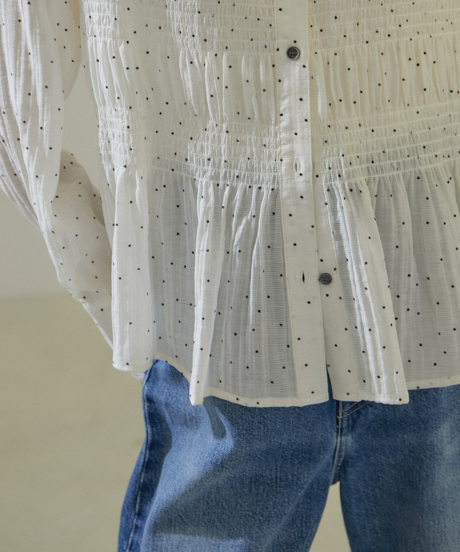 SALON adam et rope'「【WEB限定】ドットプリントシャーリングブラウス/24SS」|シャツ・ブラウス|