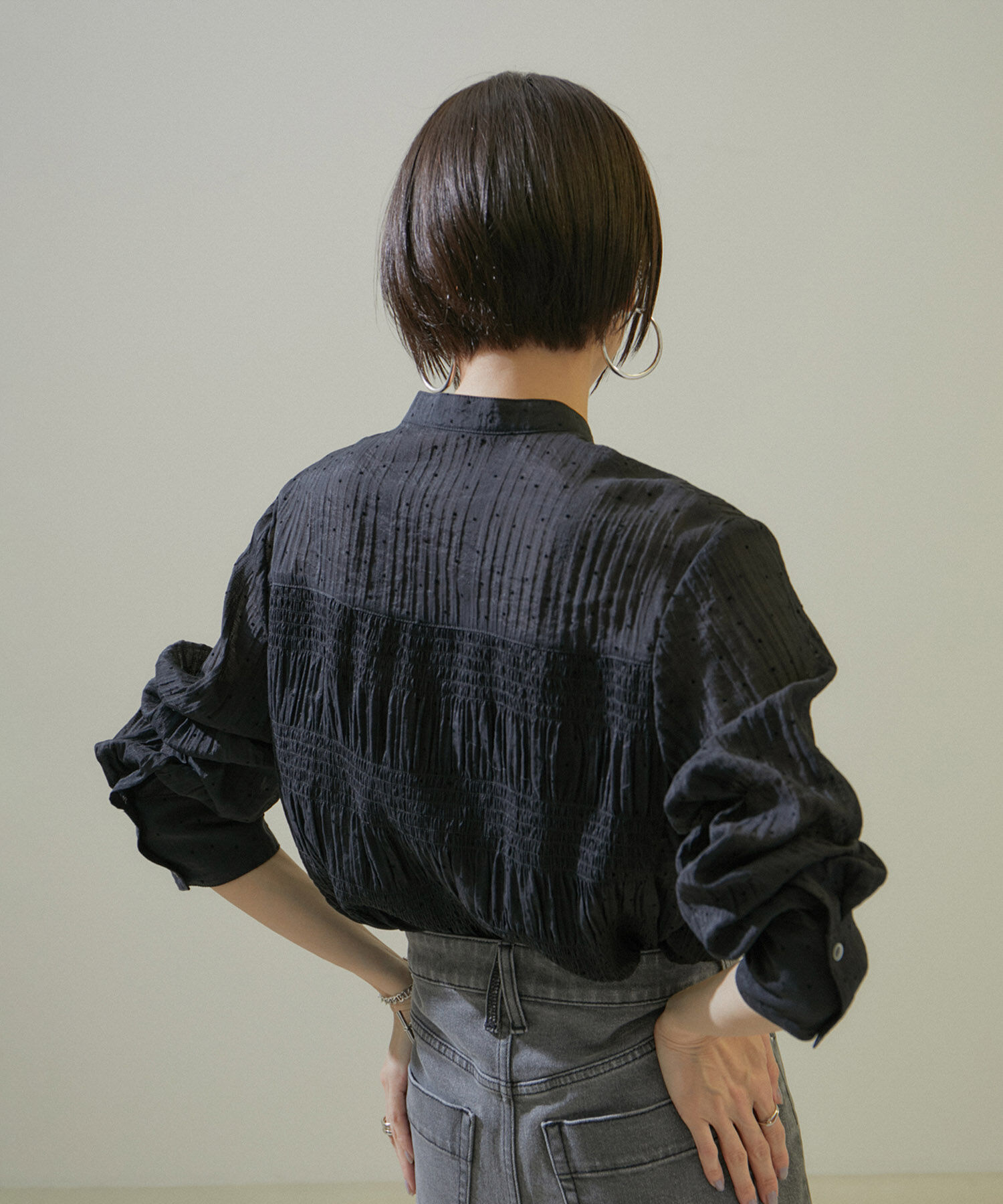 SALON adam et rope'「【WEB限定】ドットプリントシャーリングブラウス/24SS」|シャツ・ブラウス|